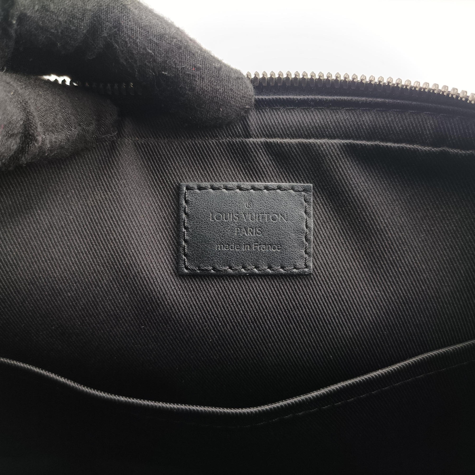 Vintage Louis Vuitton Trio Messenger black Monogram Eclipse Reverse M69443 shoulderbag | stylenewstar