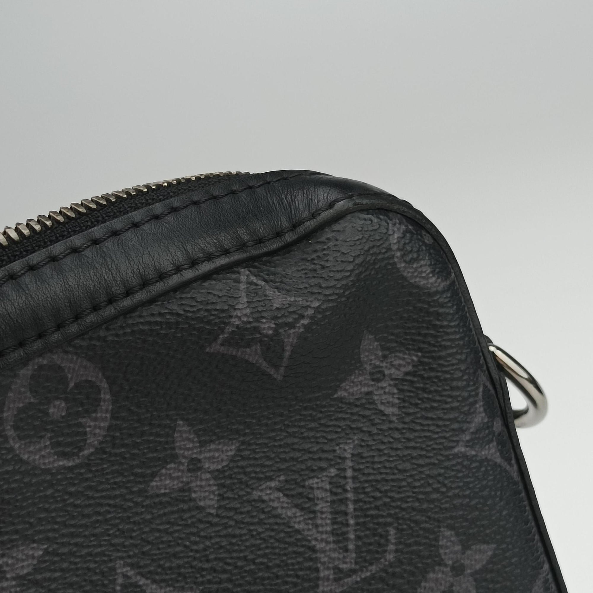 Vintage Louis Vuitton Trio Messenger black Monogram Eclipse Reverse M69443 shoulderbag | stylenewstar