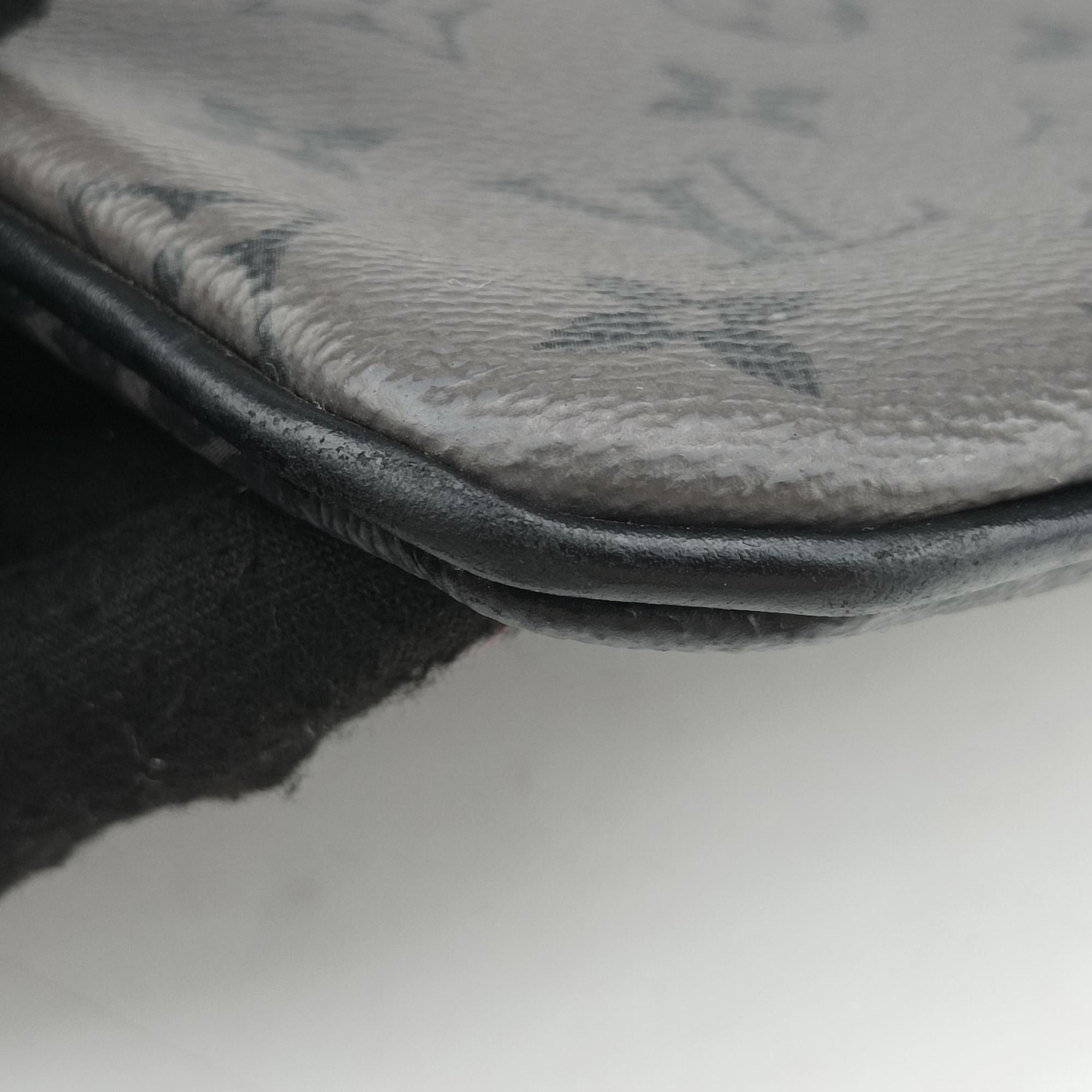 Vintage Louis Vuitton Trio Messenger black Monogram Eclipse Reverse M69443 shoulderbag | stylenewstar