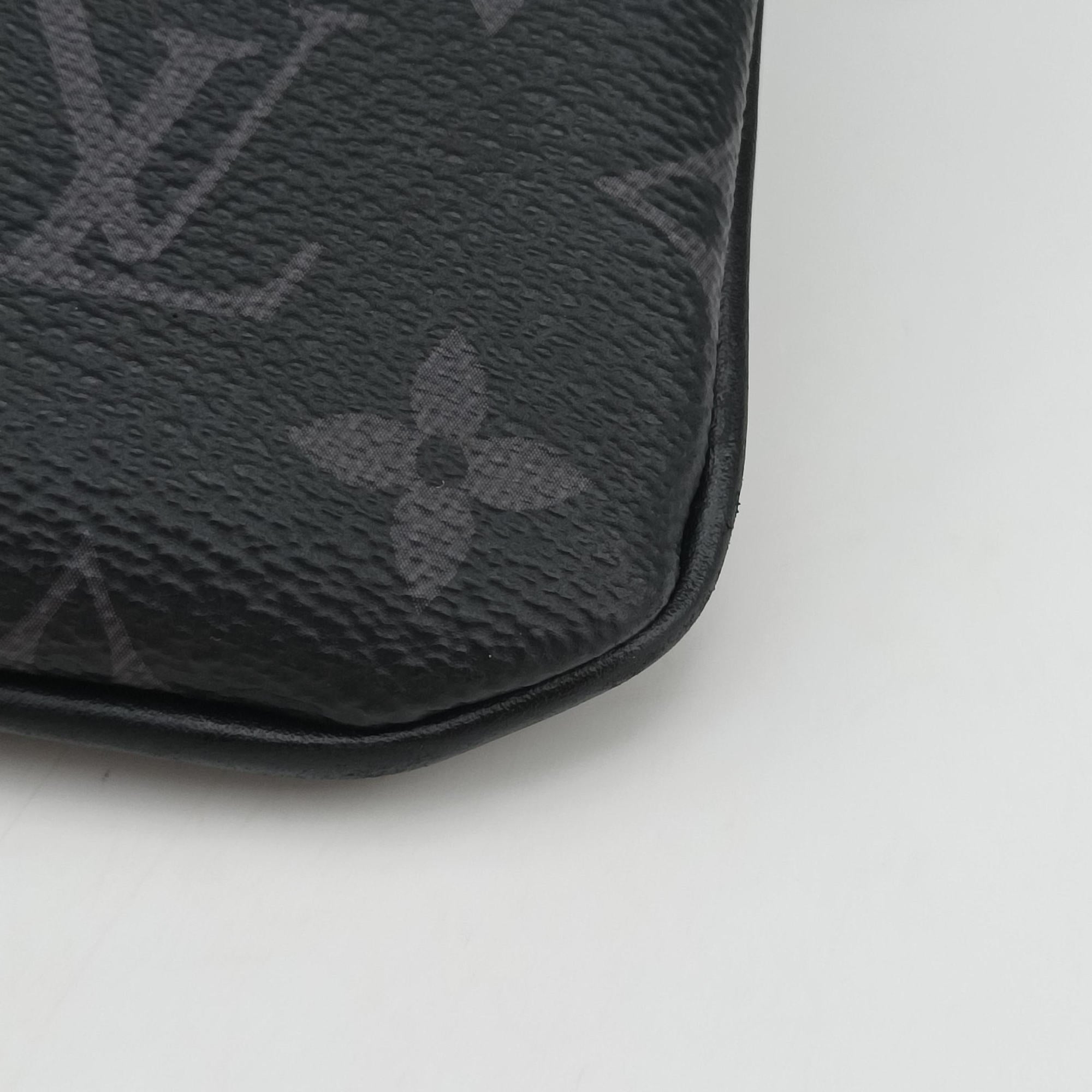 Vintage Louis Vuitton Trio Messenger black Monogram Eclipse Reverse M69443 shoulderbag | stylenewstar