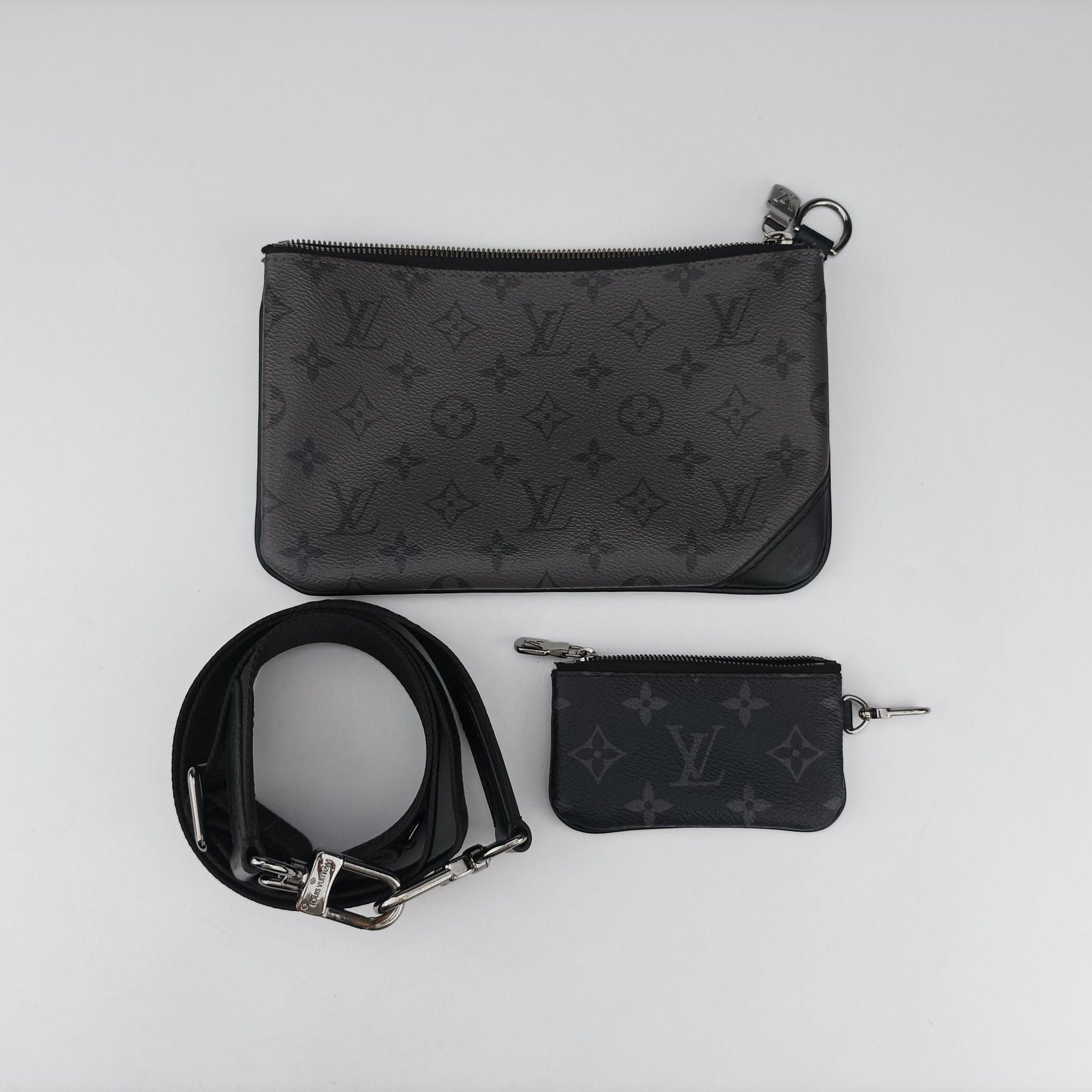 Vintage Louis Vuitton Trio Messenger black Monogram Eclipse Reverse M69443 shoulderbag | stylenewstar