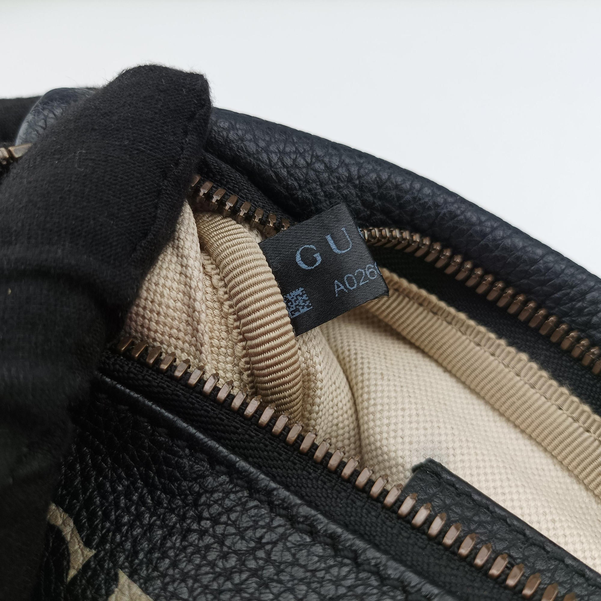 Pre-owned Gucci Print Black Leather 527792 bum bag/waist bag | stylenewstar