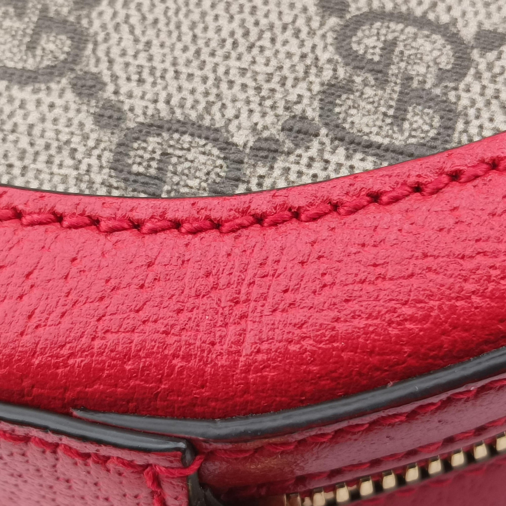 Pre-owned Gucci GG supreme Apple Red×beige PVC coated canvas×Leather 625216 shoulderbag | stylenewstar