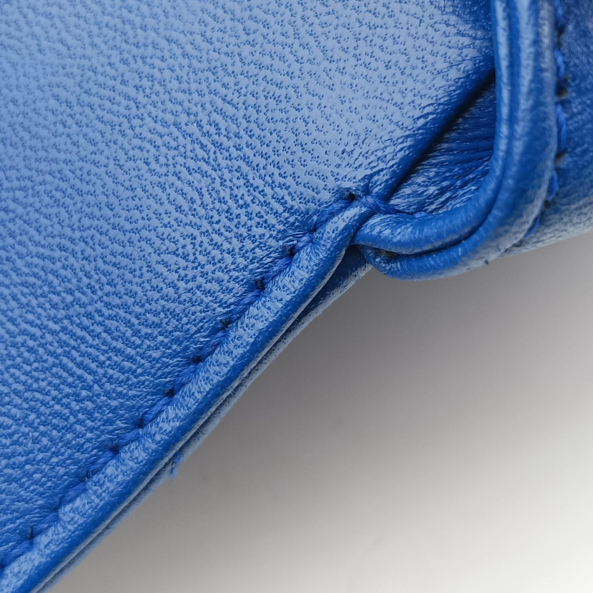 Pre-owned Yves Saint Laurent Baby Chai Blue Leather 399289 shoulderbag | stylenewstar