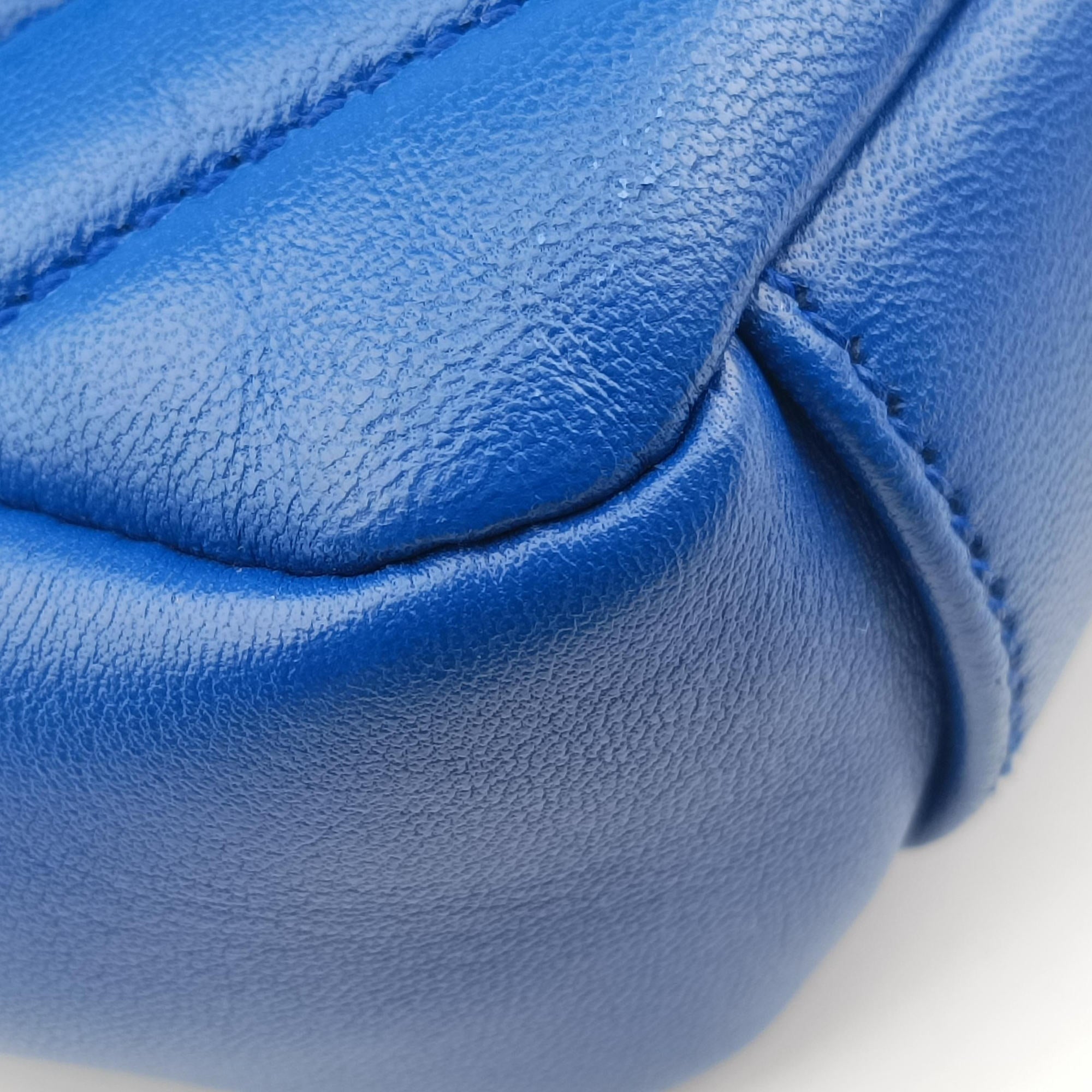 Pre-owned Yves Saint Laurent Baby Chai Blue Leather 399289 shoulderbag | stylenewstar
