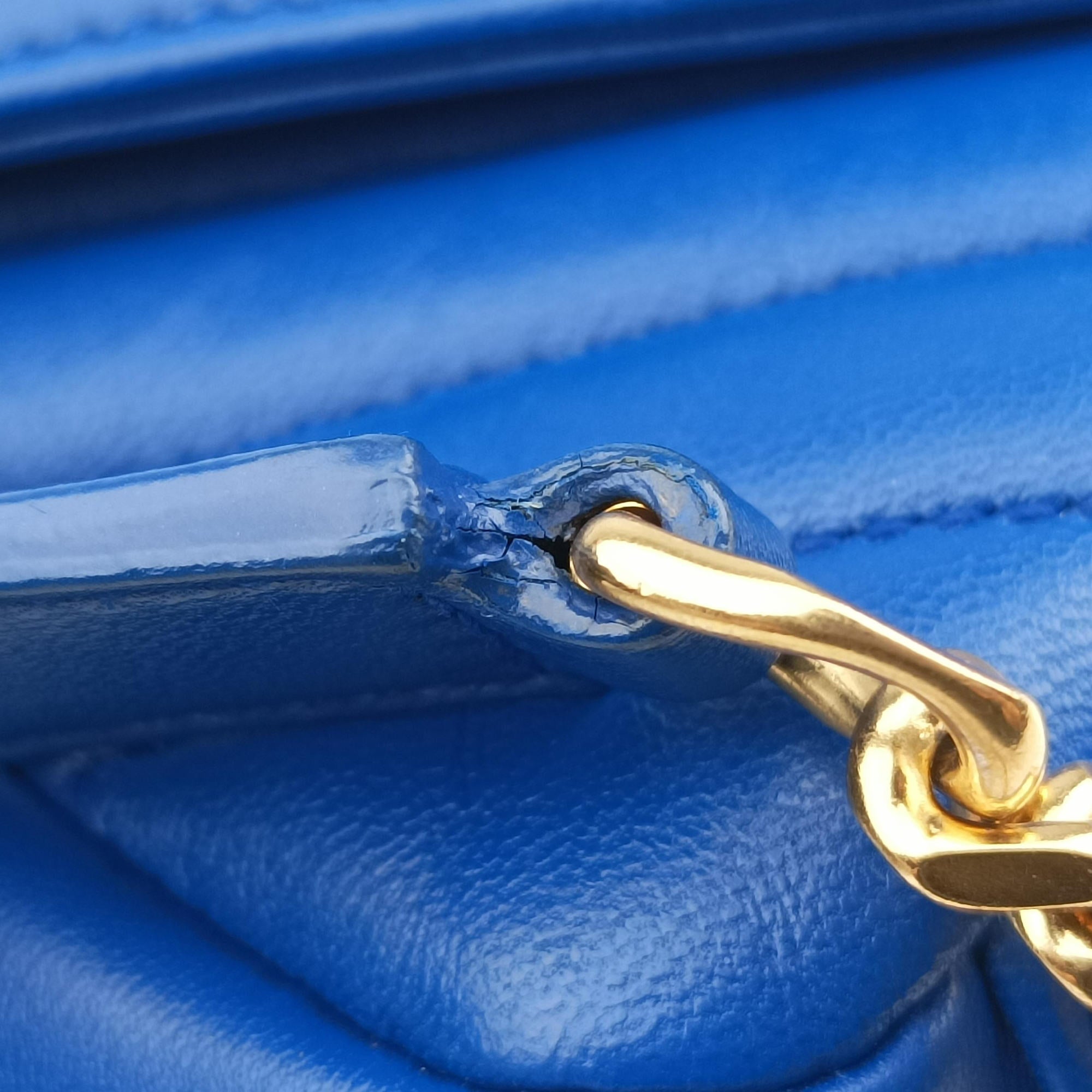 Pre-owned Yves Saint Laurent Baby Chai Blue Leather 399289 shoulderbag | stylenewstar