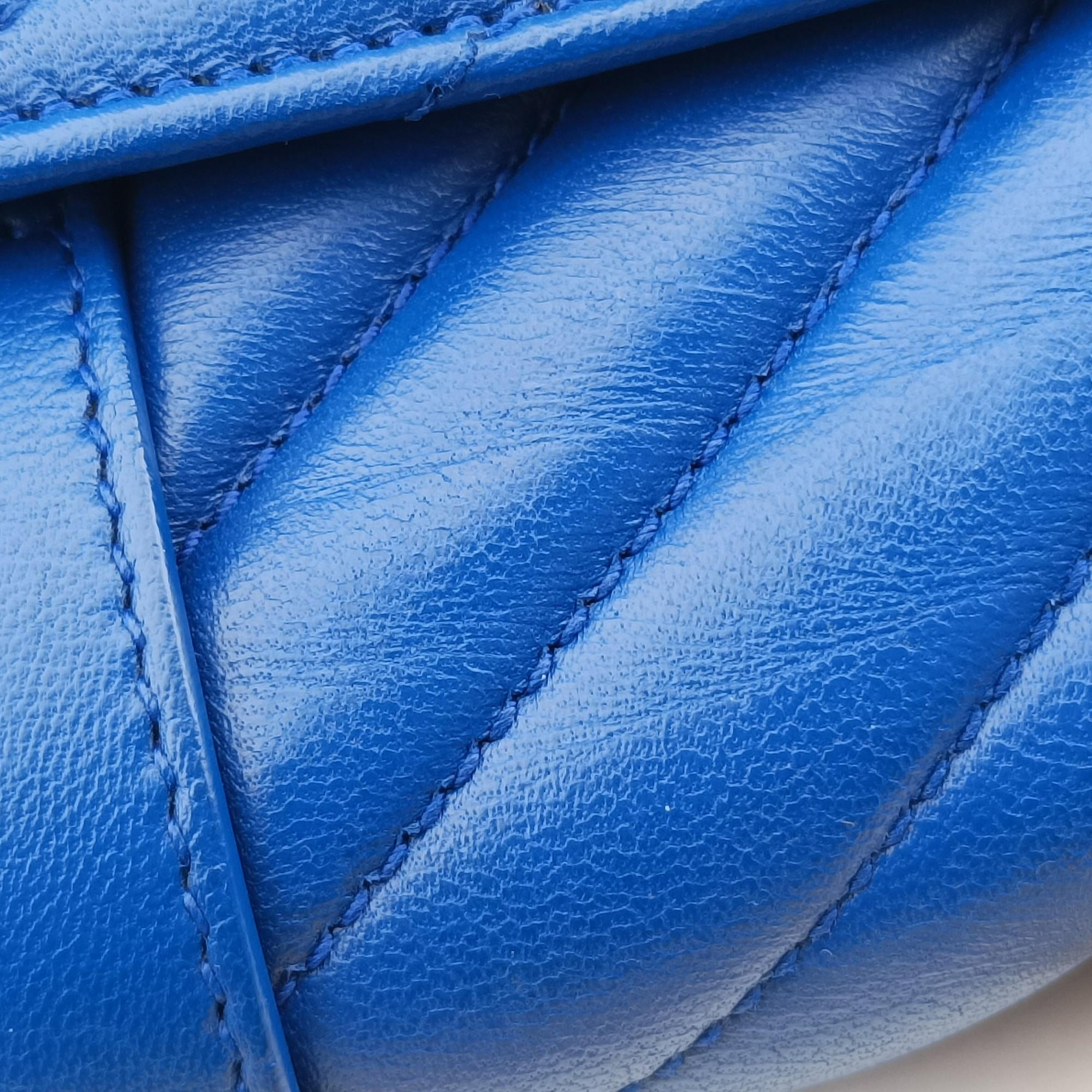 Pre-owned Yves Saint Laurent Baby Chai Blue Leather 399289 shoulderbag | stylenewstar