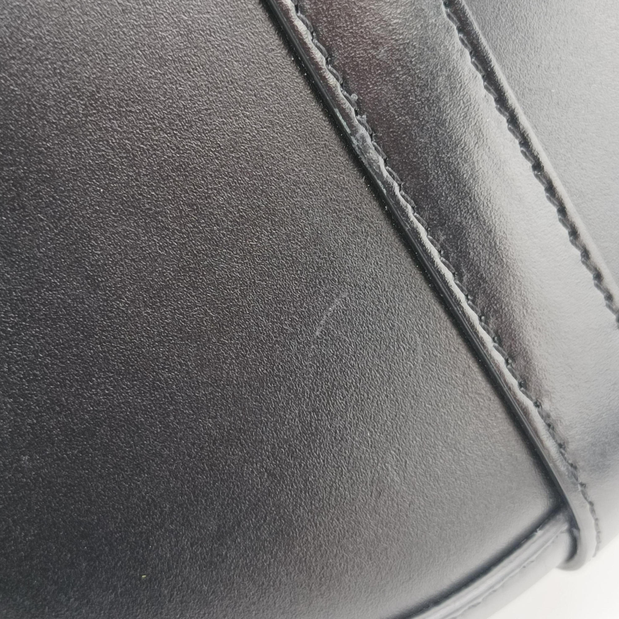 Pre-owned Celine Small Besace 16 Black Leather 188013 shoulderbag | stylenewstar