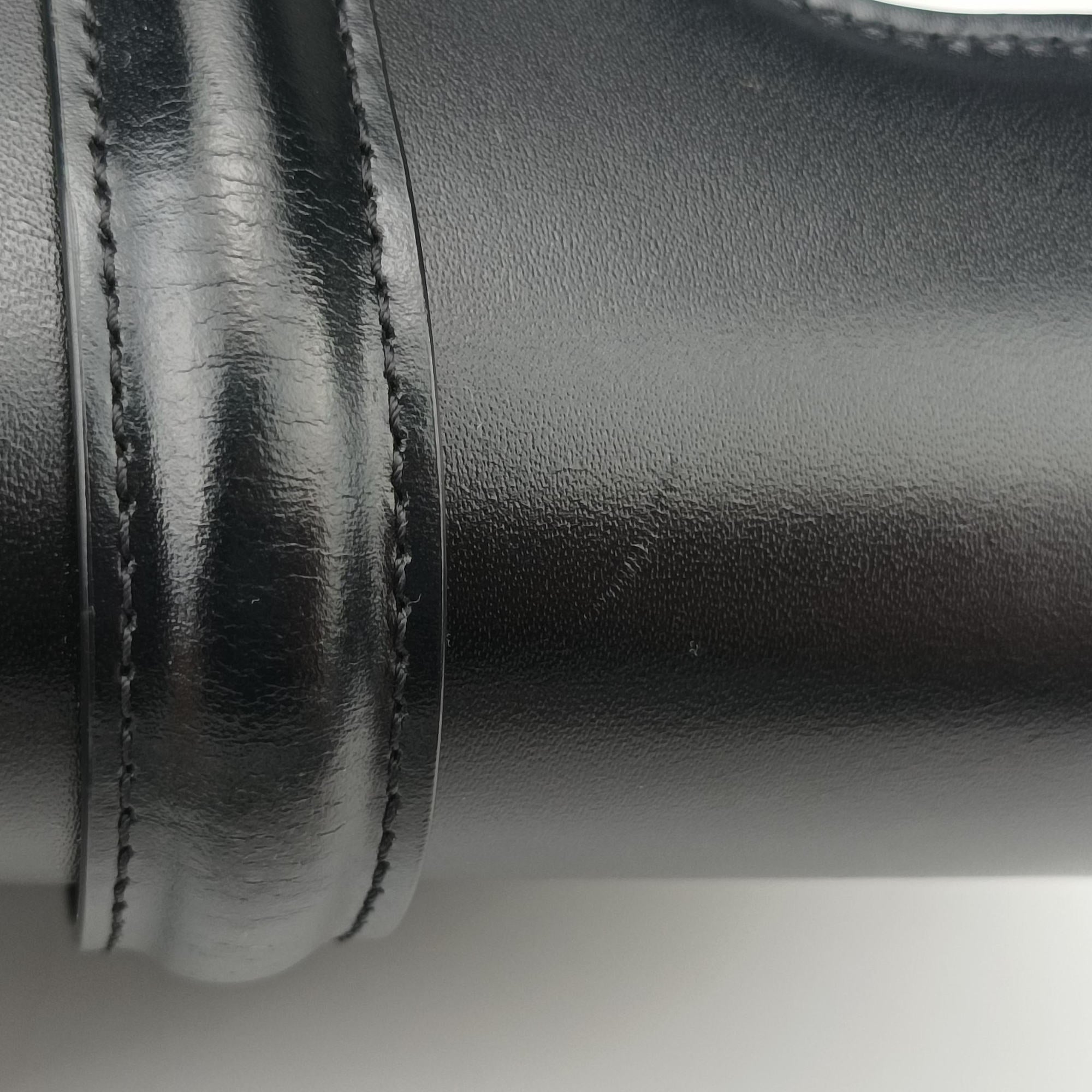 Pre-owned Celine Small Besace 16 Black Leather 188013 shoulderbag | stylenewstar