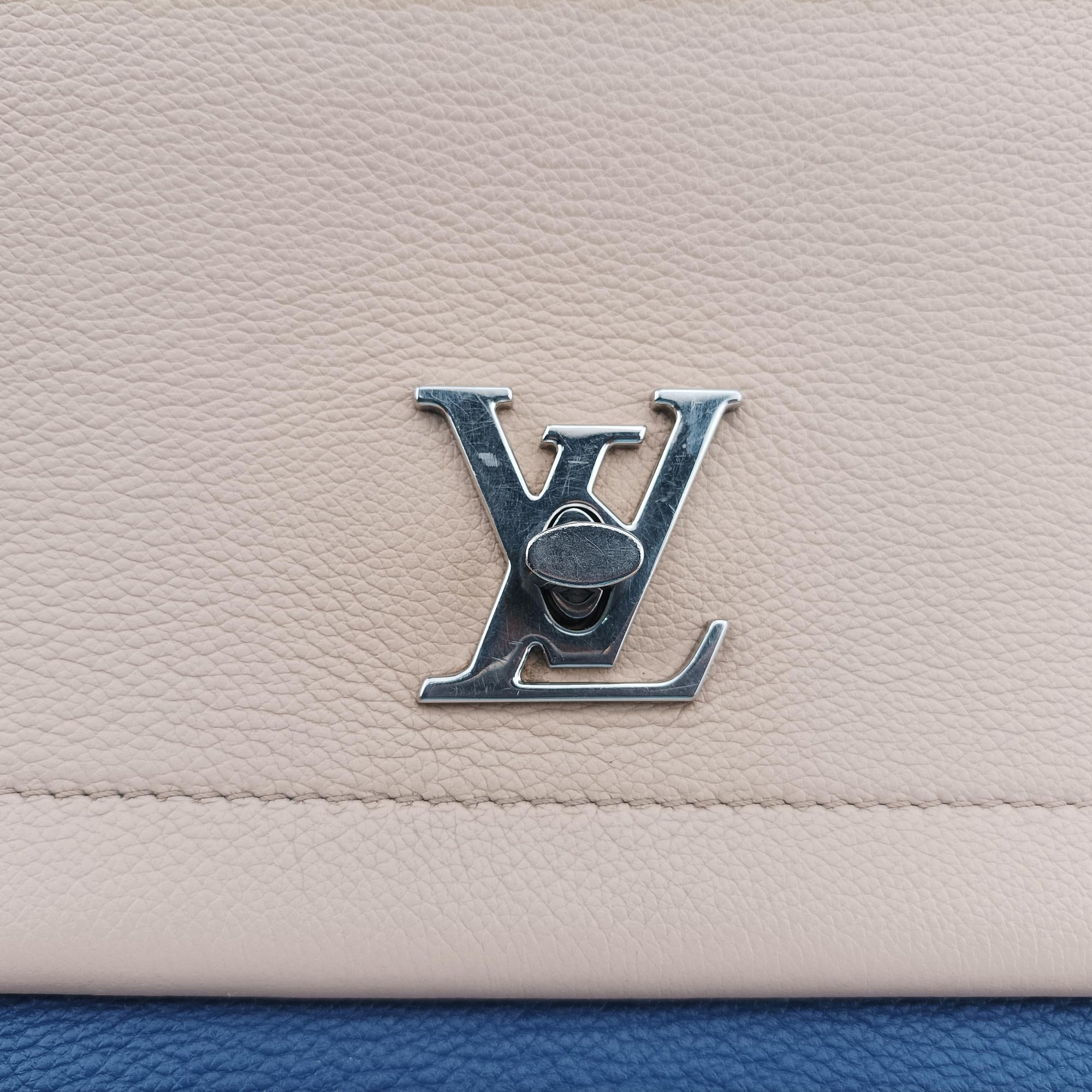 Secondhand Louis Vuitton Lockme II Denim Blue × Cream Taurillon leather M41793 shoulderbag | stylenewstar