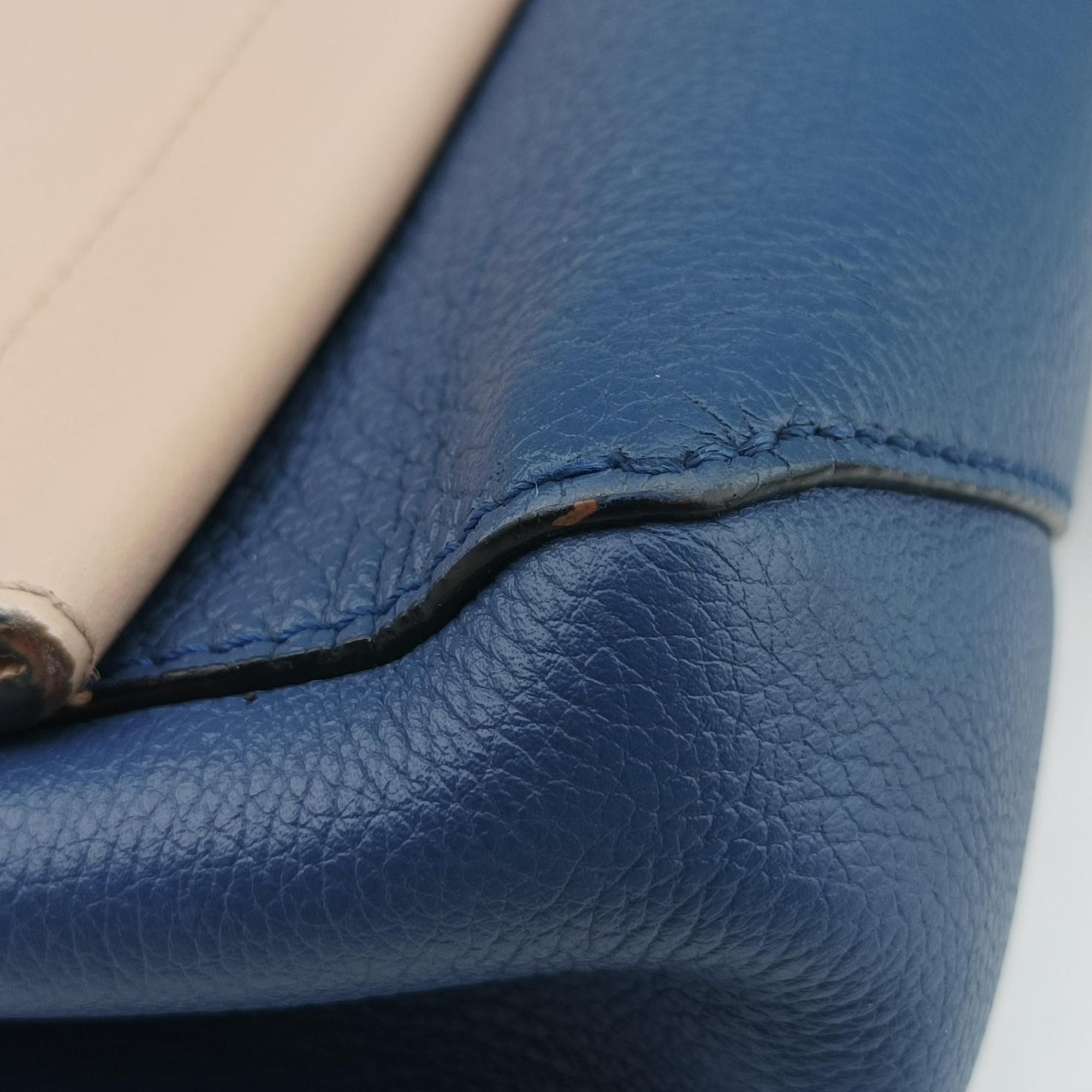 Secondhand Louis Vuitton Lockme II Denim Blue × Cream Taurillon leather M41793 shoulderbag | stylenewstar