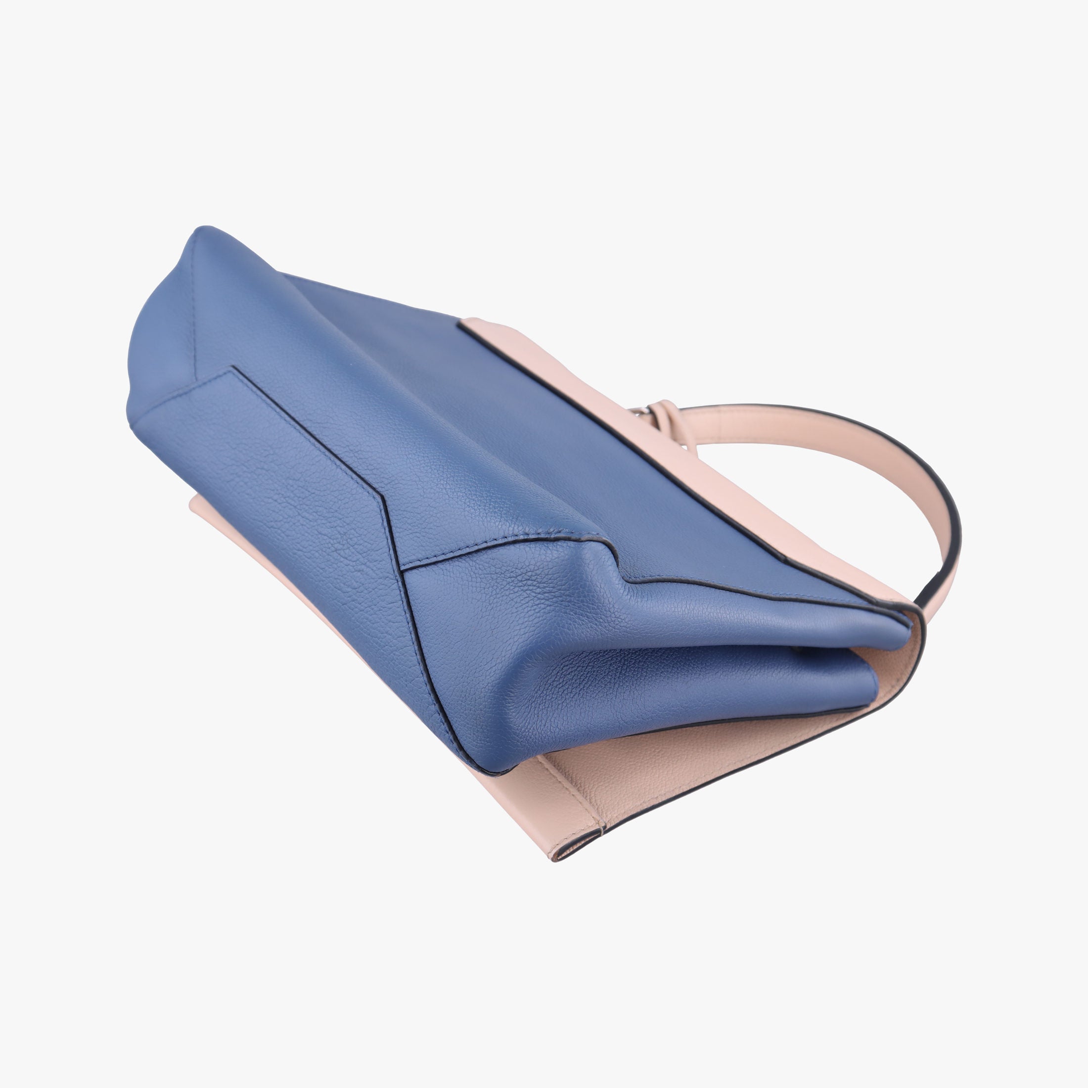 Secondhand Louis Vuitton Lockme II Denim Blue × Cream Taurillon leather M41793 shoulderbag | stylenewstar