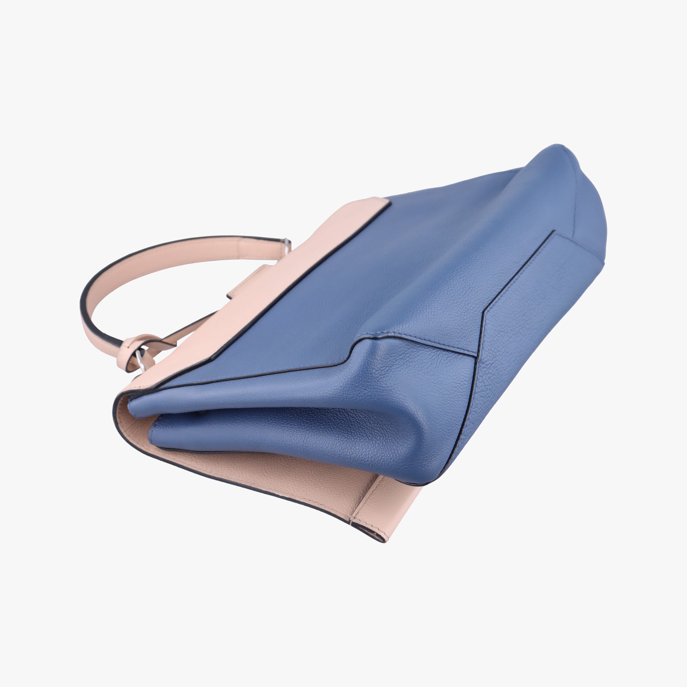 Secondhand Louis Vuitton Lockme II Denim Blue × Cream Taurillon leather M41793 shoulderbag | stylenewstar