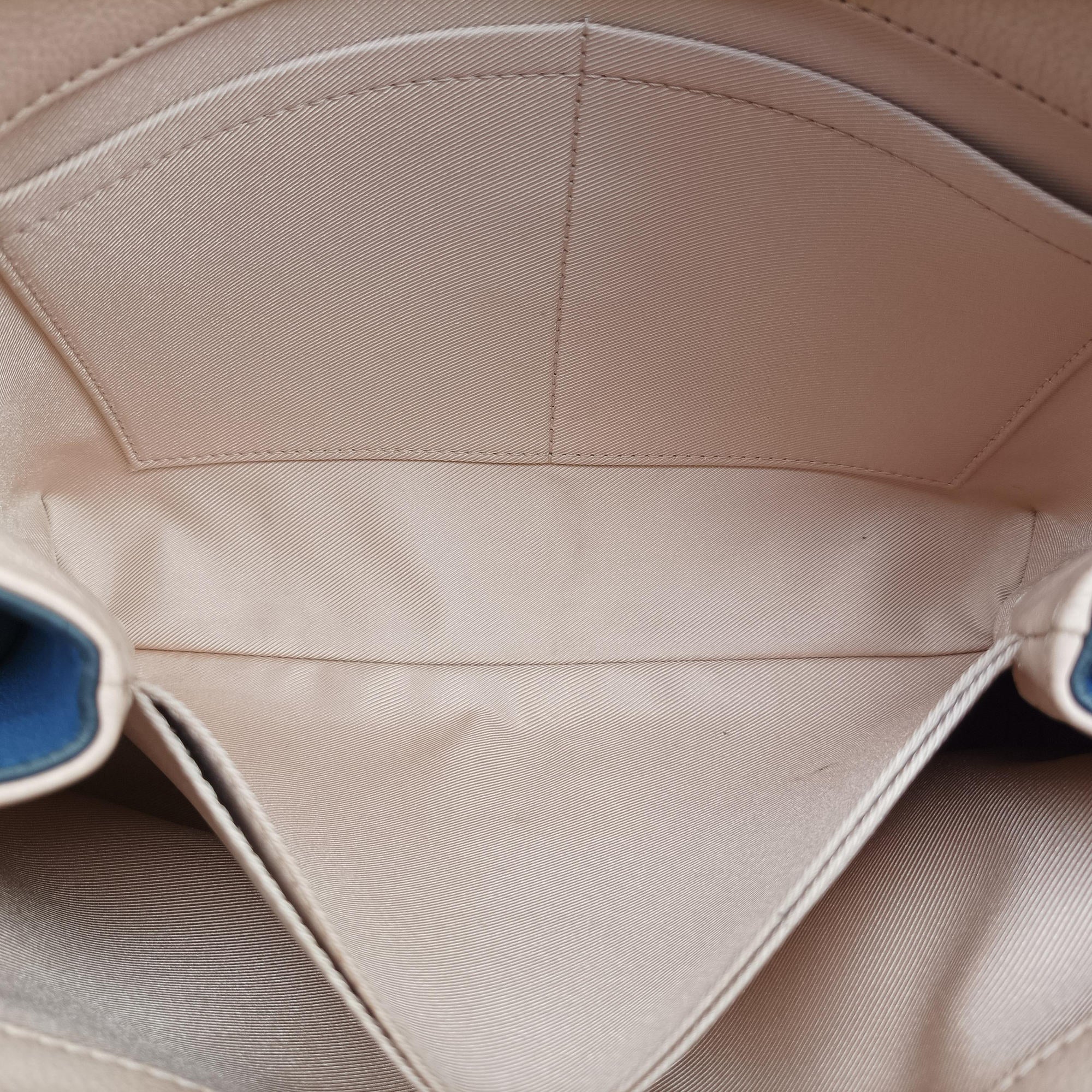 Secondhand Louis Vuitton Lockme II Denim Blue × Cream Taurillon leather M41793 shoulderbag | stylenewstar