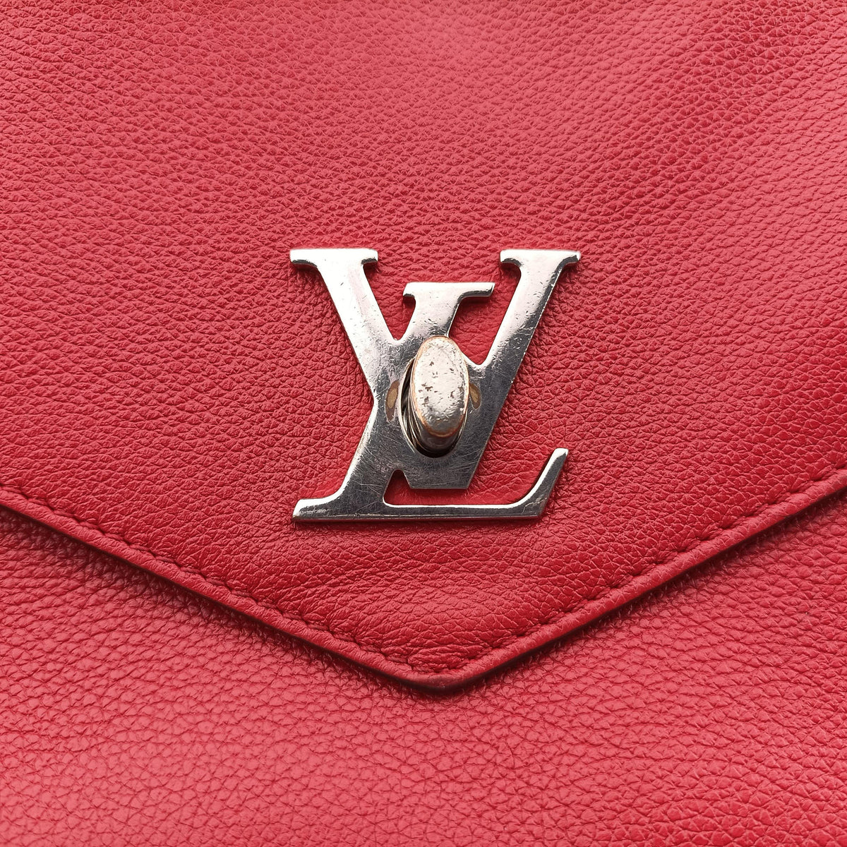 Vintage Louis Vuitton MyLockme BB Ruby Leather M51419 shoulderbag | stylenewstar