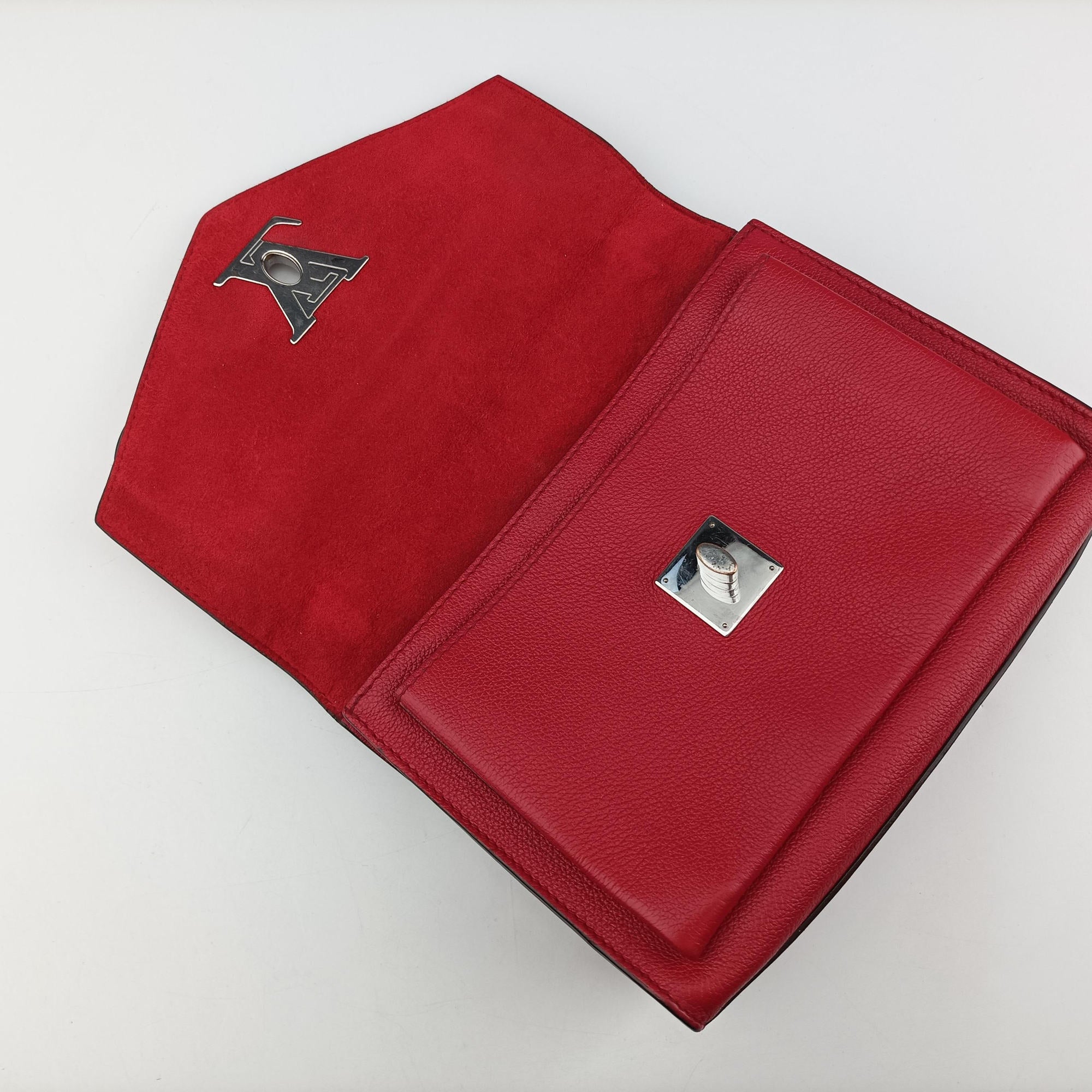 Vintage Louis Vuitton MyLockme BB Ruby Leather M51419 shoulderbag | stylenewstar