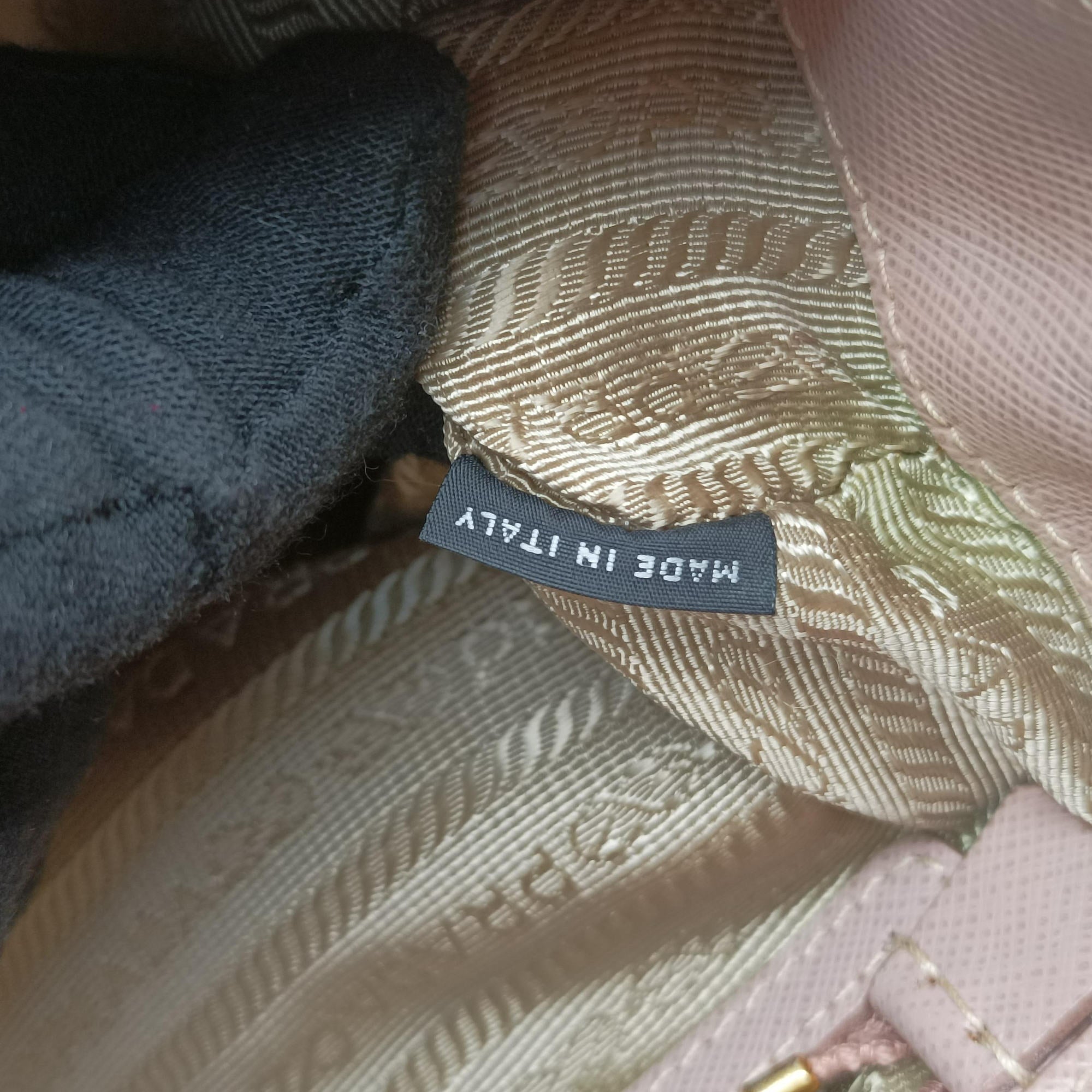 Vintage Prada Galleria Pink SAFFIANO Leather BN1786 shoulderbag | stylenewstar