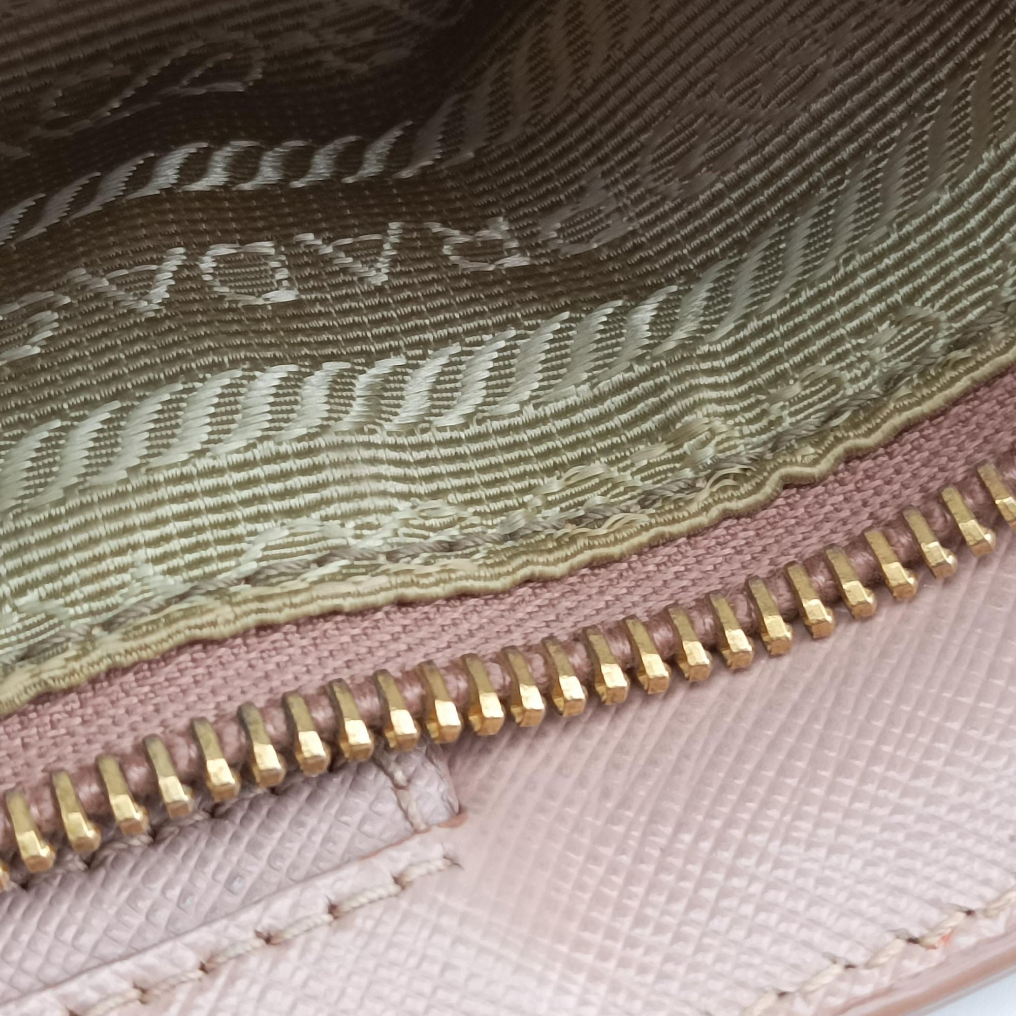 Vintage Prada Galleria Pink SAFFIANO Leather BN1786 shoulderbag | stylenewstar