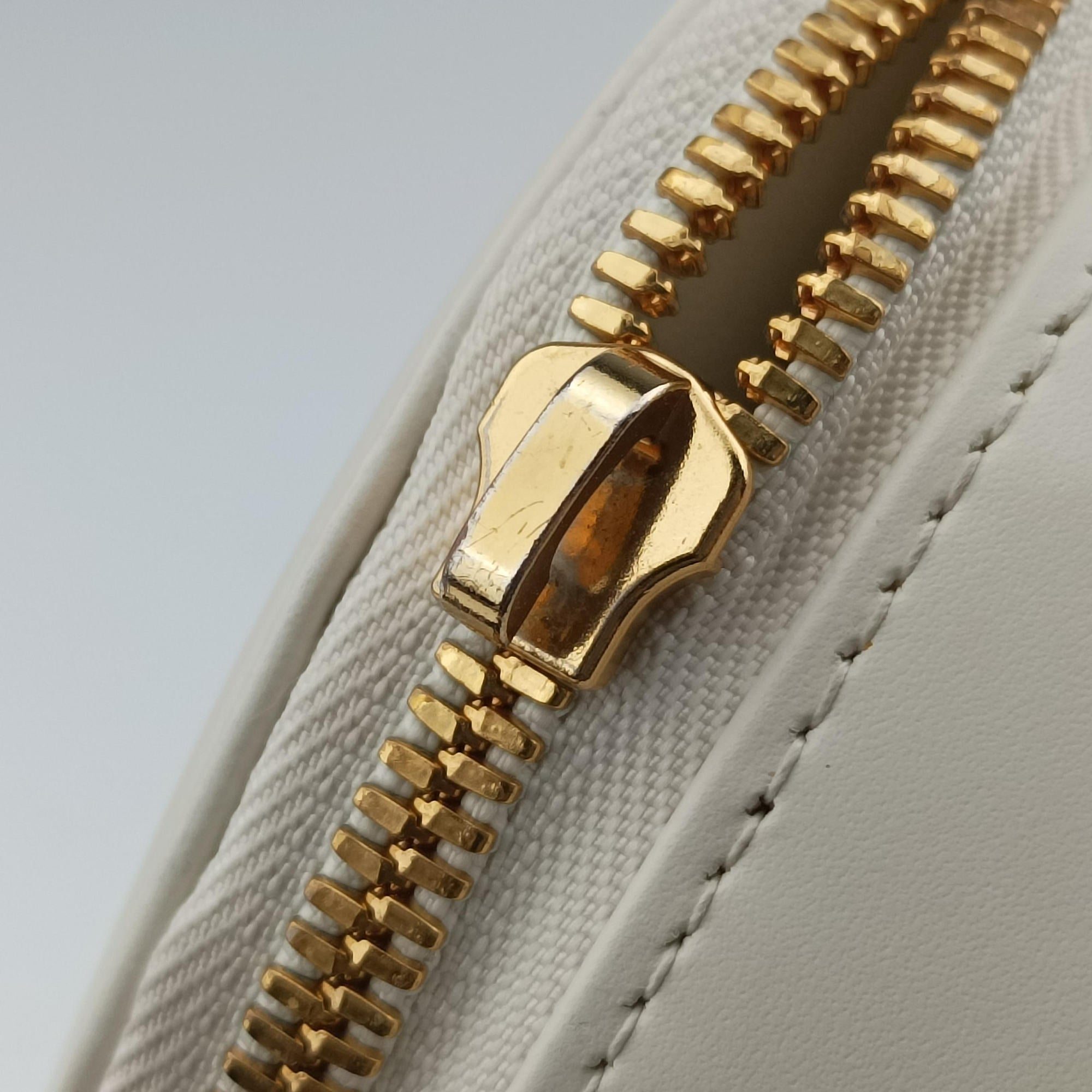 Pre-owned Christian Dior Oval Camera Bag White Leather  shoulderbag | stylenewstar