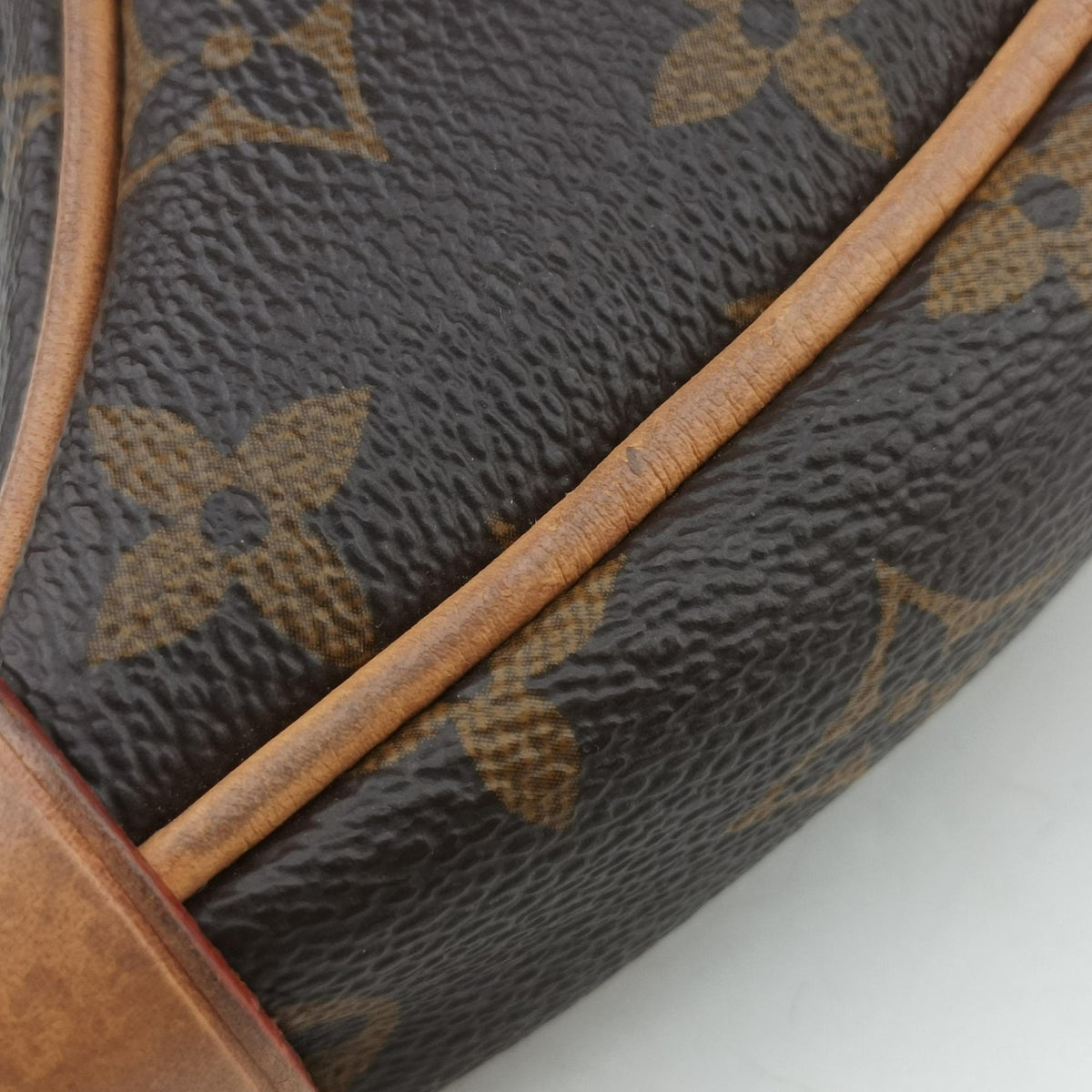 Secondhand Louis Vuitton loop Brown PVC coated canvas M81098 shoulderbag | stylenewstar