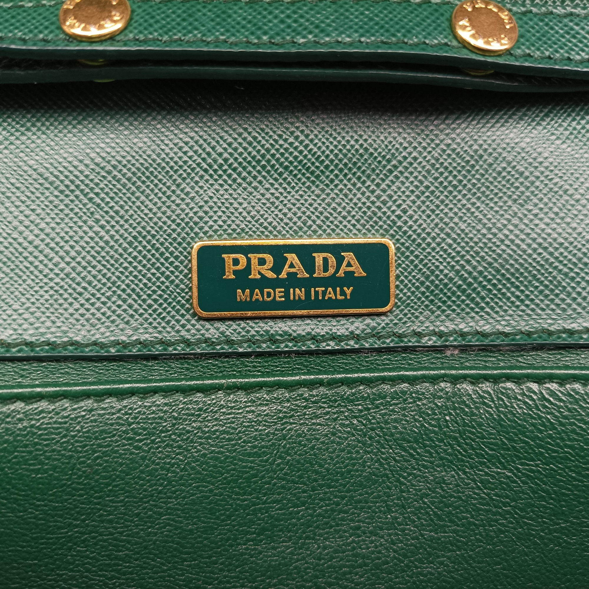 Pre-owned Prada Corole Chain Green Saffiano Leather  shoulderbag | stylenewstar