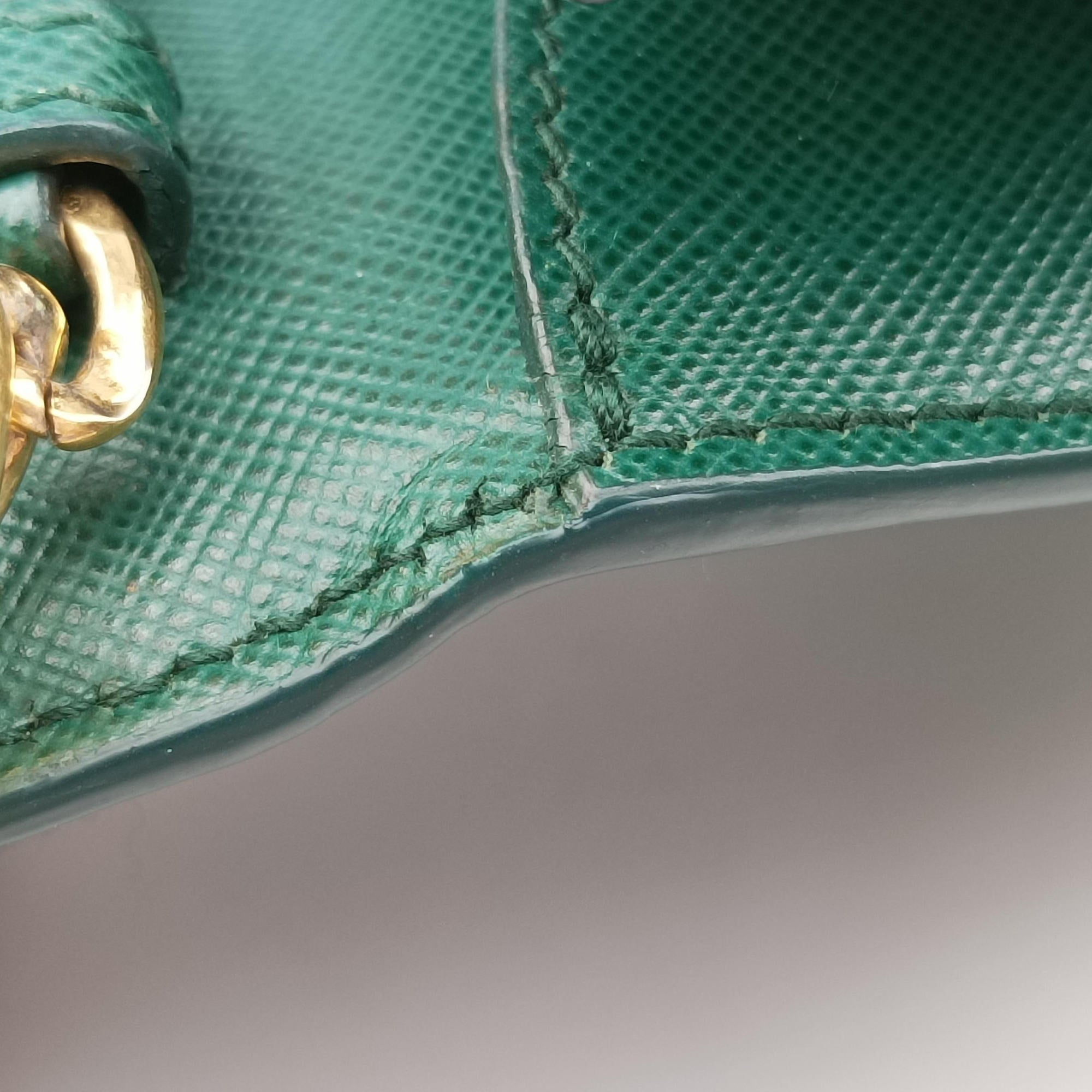 Pre-owned Prada Corole Chain Green Saffiano Leather  shoulderbag | stylenewstar