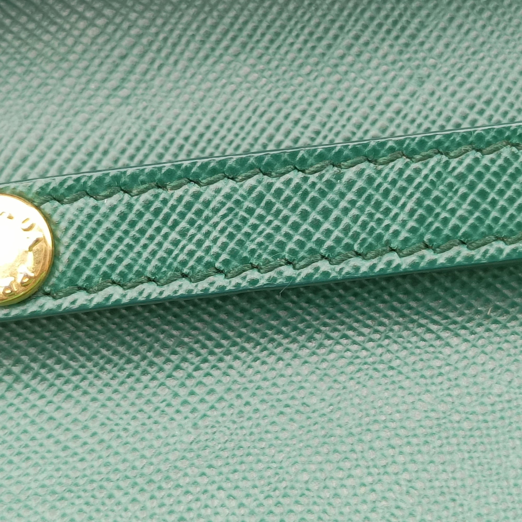 Pre-owned Prada Corole Chain Green Saffiano Leather  shoulderbag | stylenewstar