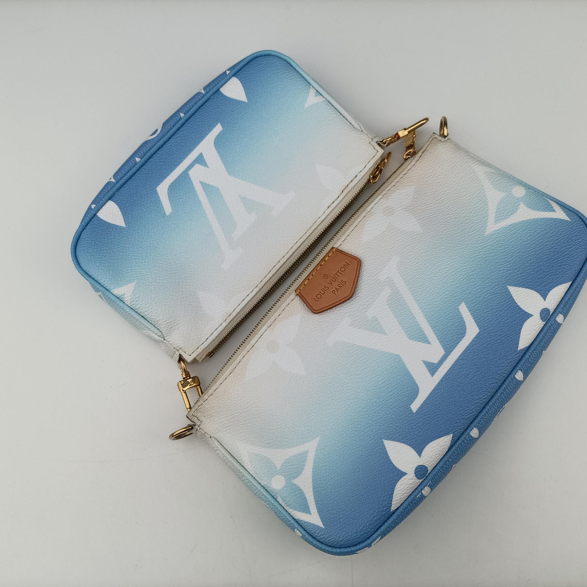 Vintage Louis Vuitton MULTI POCHETTE ACCESSOIRES Blue Gradient Monogram Giant M57633 bum bag/waist bag | stylenewstar