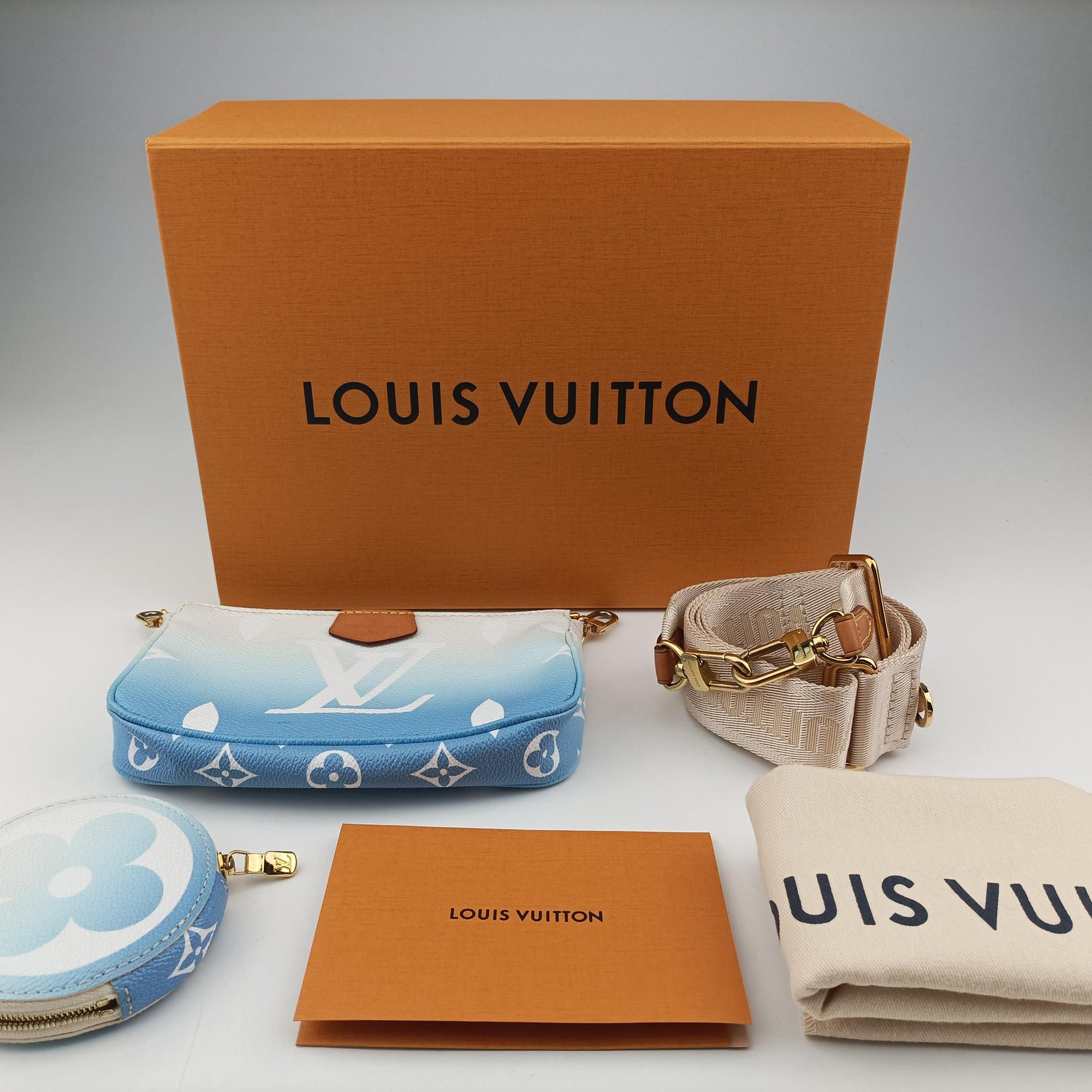 Vintage Louis Vuitton MULTI POCHETTE ACCESSOIRES Blue Gradient Monogram Giant M57633 bum bag/waist bag | stylenewstar