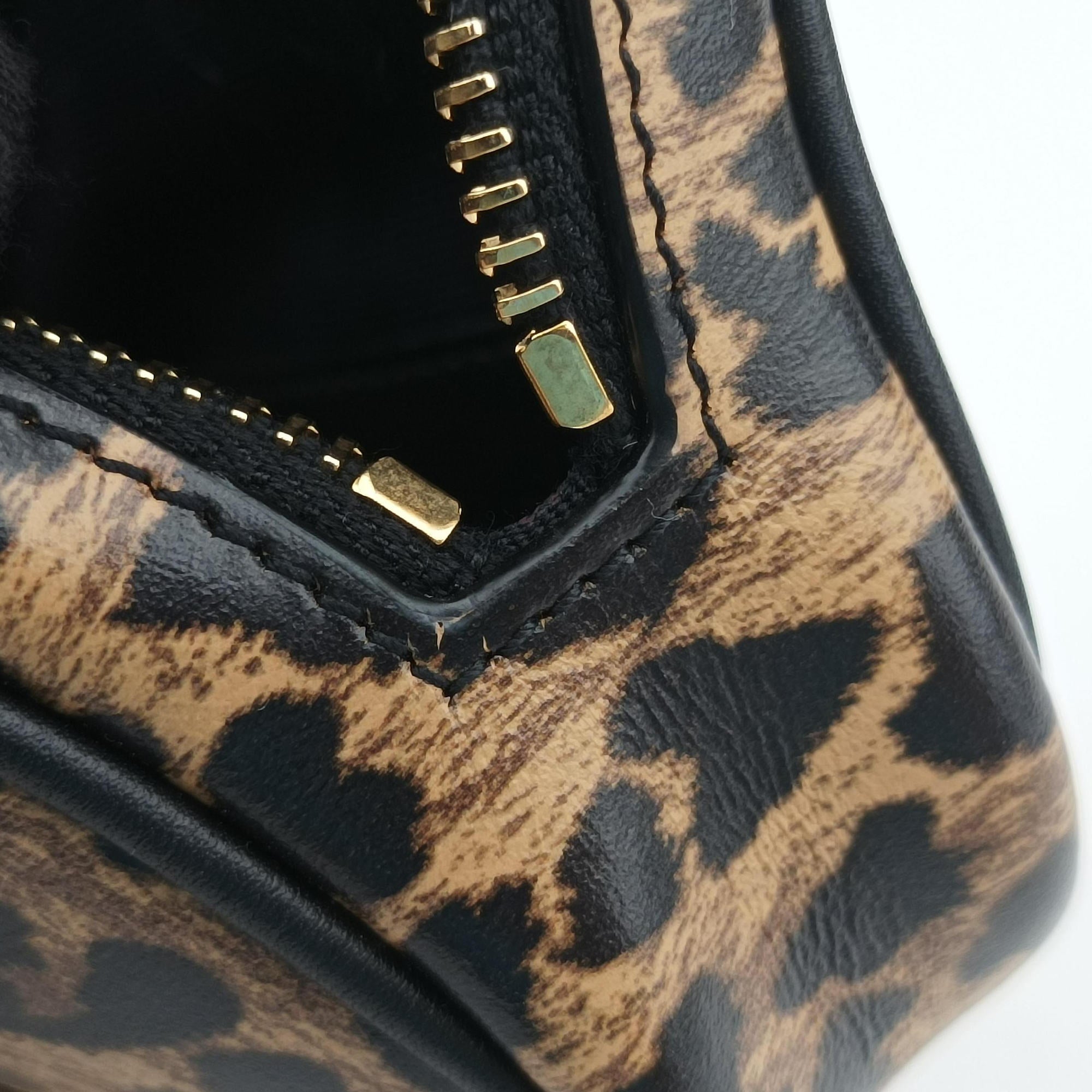 Pre-owned Yves Saint Laurent Baby Lou Leopard Print Heart Black×Brown Leather 650170 shoulderbag | stylenewstar