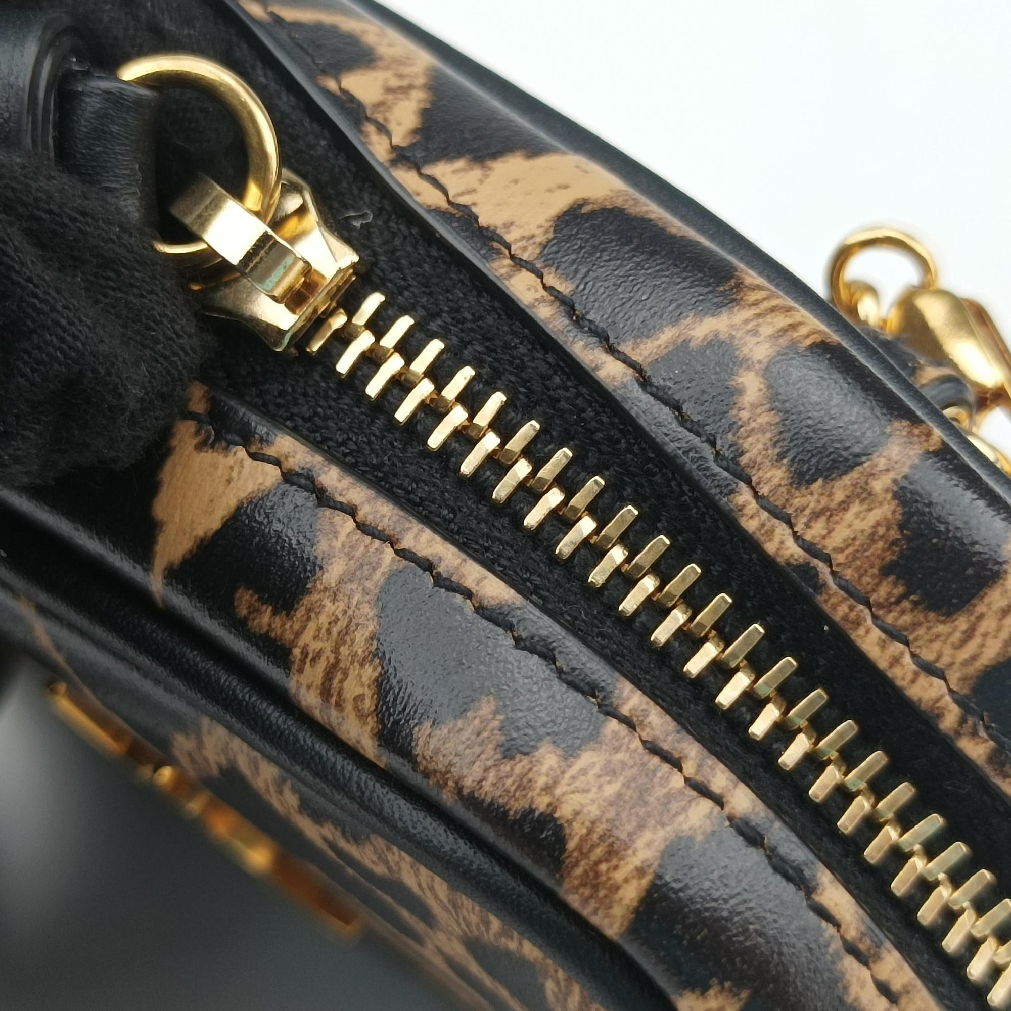 Pre-owned Yves Saint Laurent Baby Lou Leopard Print Heart Black×Brown Leather 650170 shoulderbag | stylenewstar