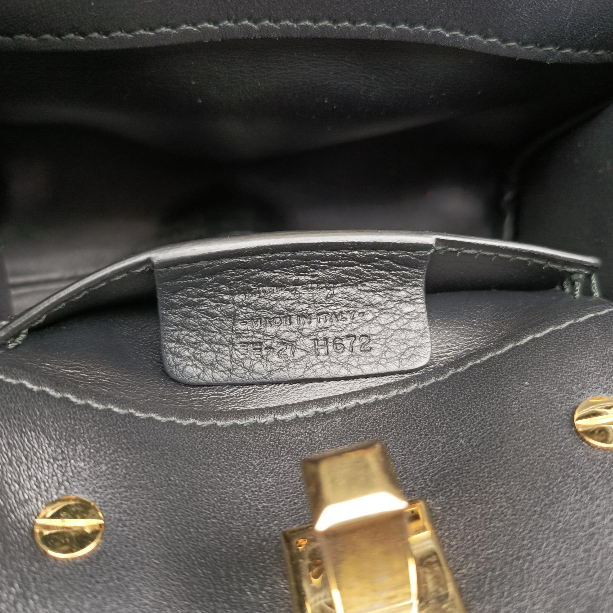 Pre-owned Ferragamo Studio Black Leather  shoulderbag | stylenewstar