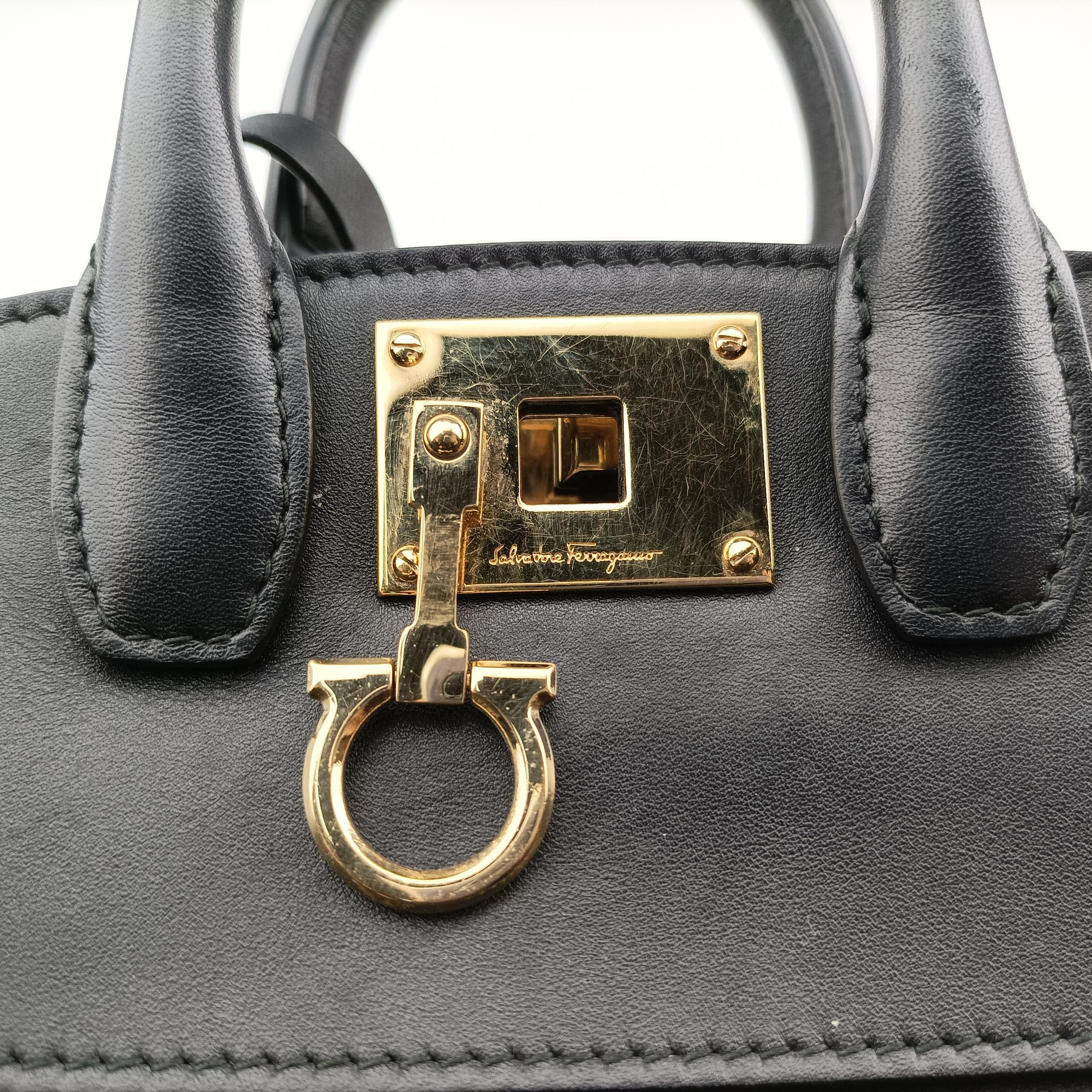 Pre-owned Ferragamo Studio Black Leather  shoulderbag | stylenewstar