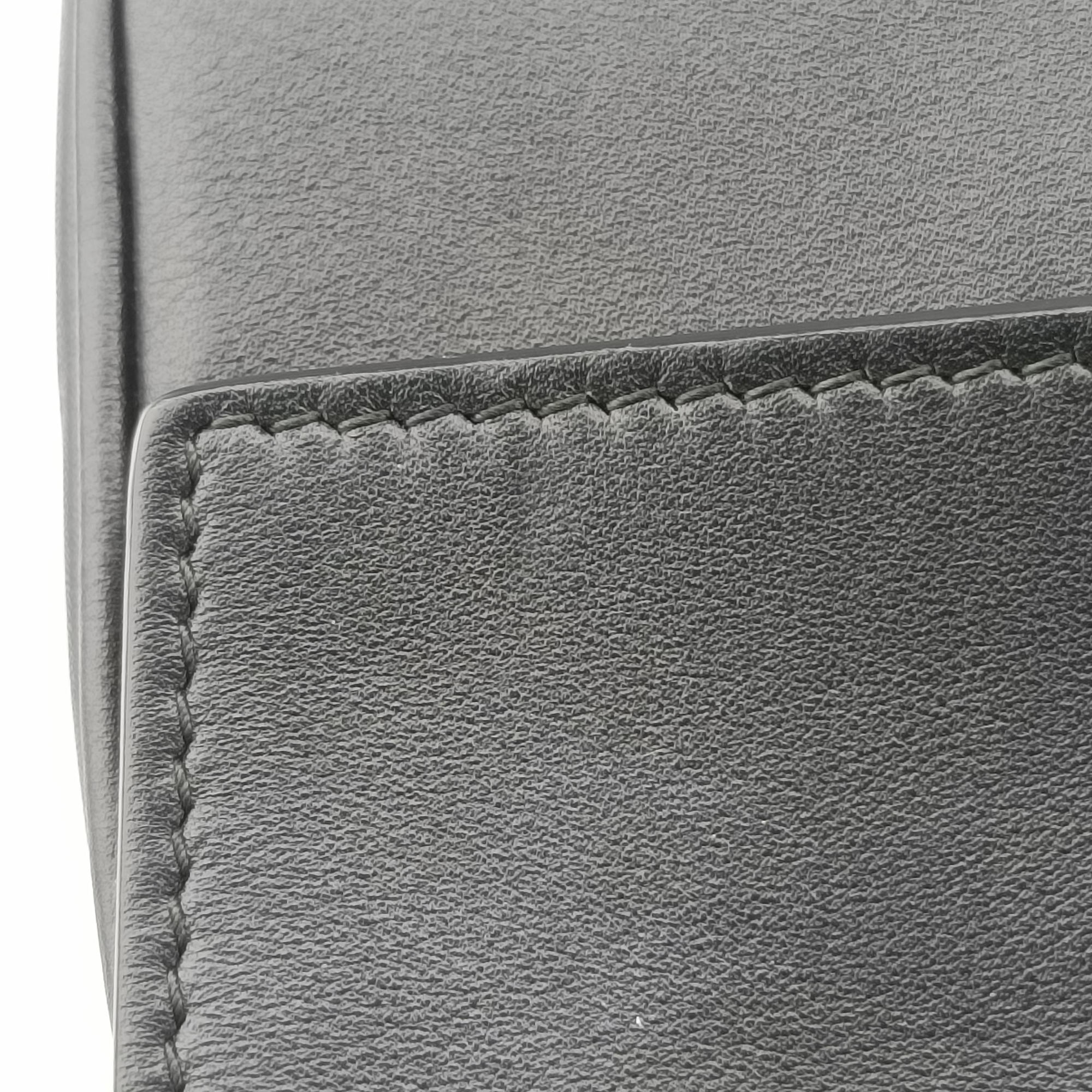 Pre-owned Ferragamo Studio Black Leather  shoulderbag | stylenewstar