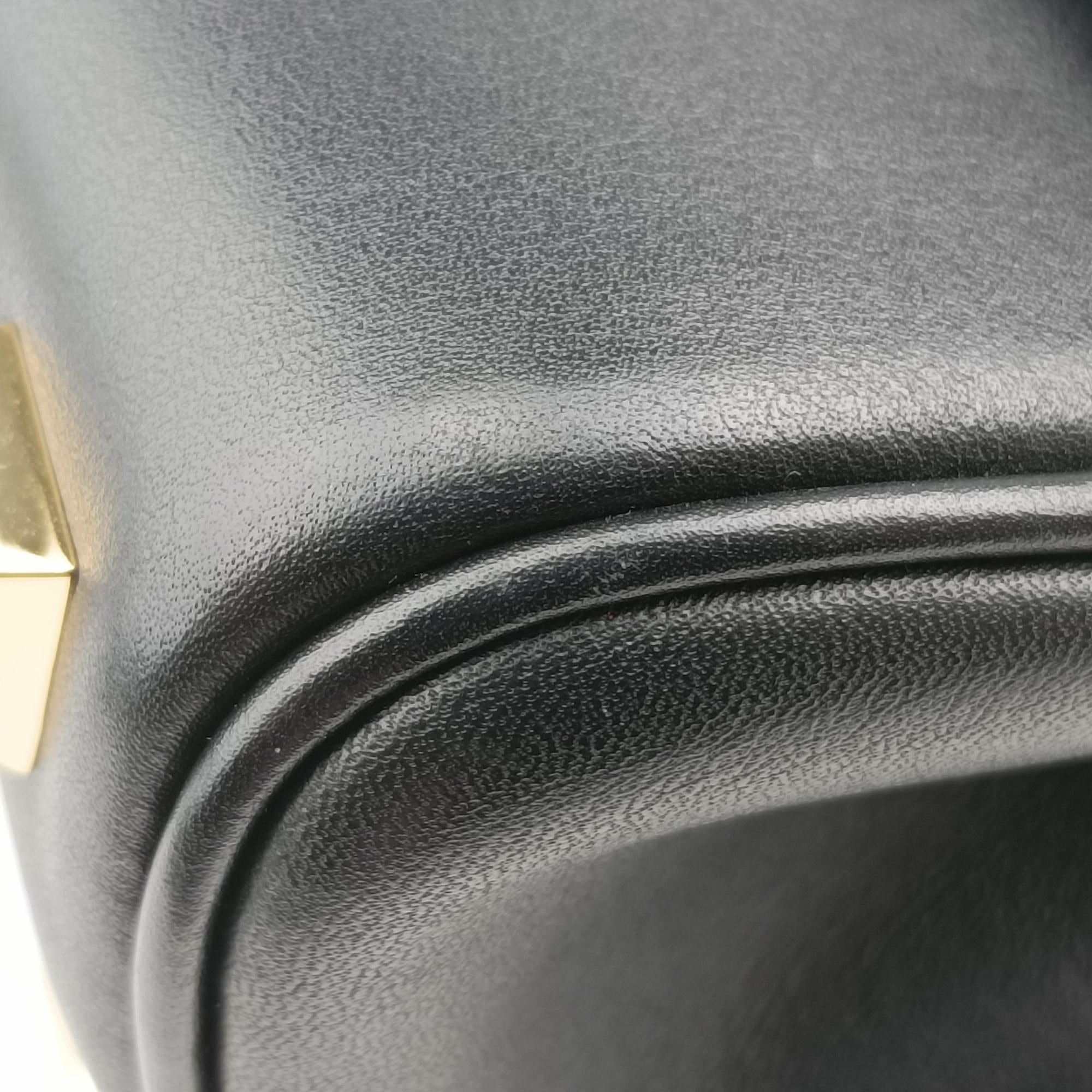 Pre-owned Ferragamo Studio Black Leather  shoulderbag | stylenewstar