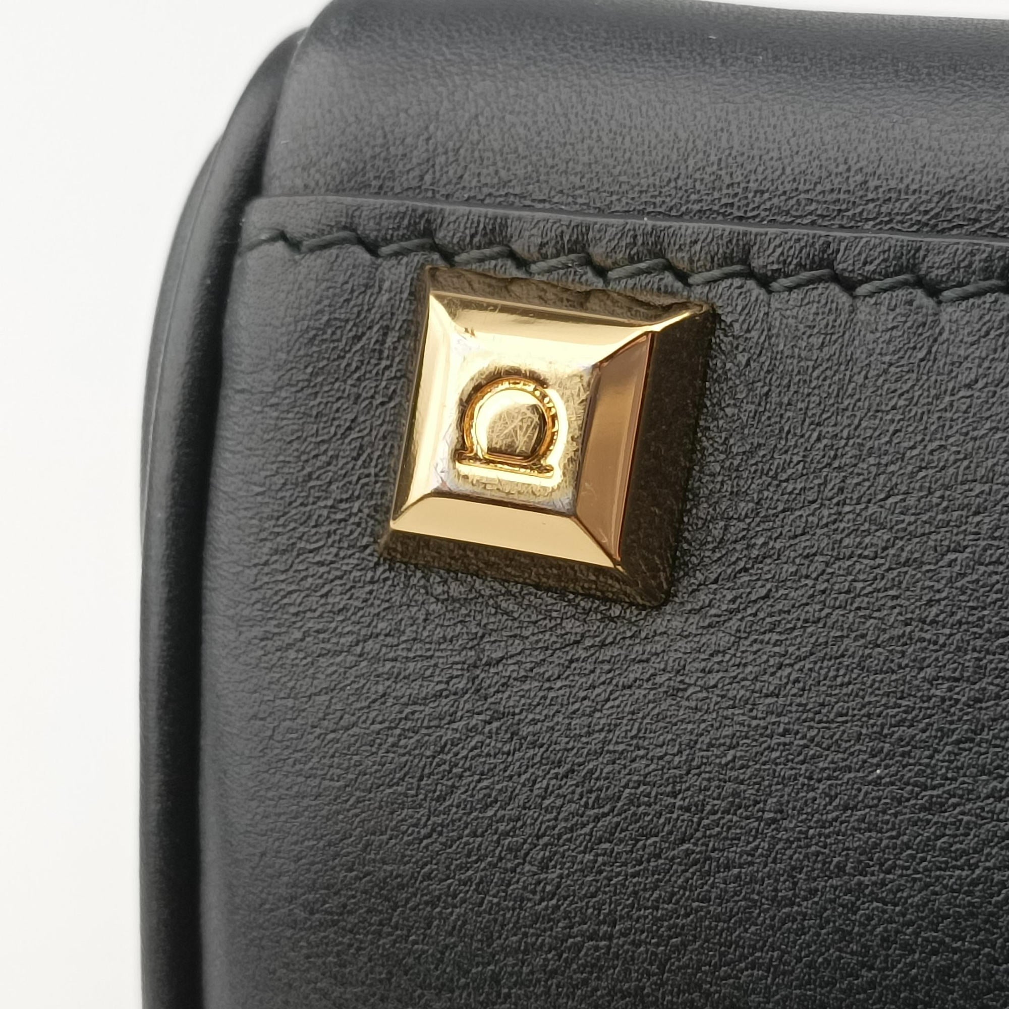 Pre-owned Ferragamo Studio Black Leather  shoulderbag | stylenewstar