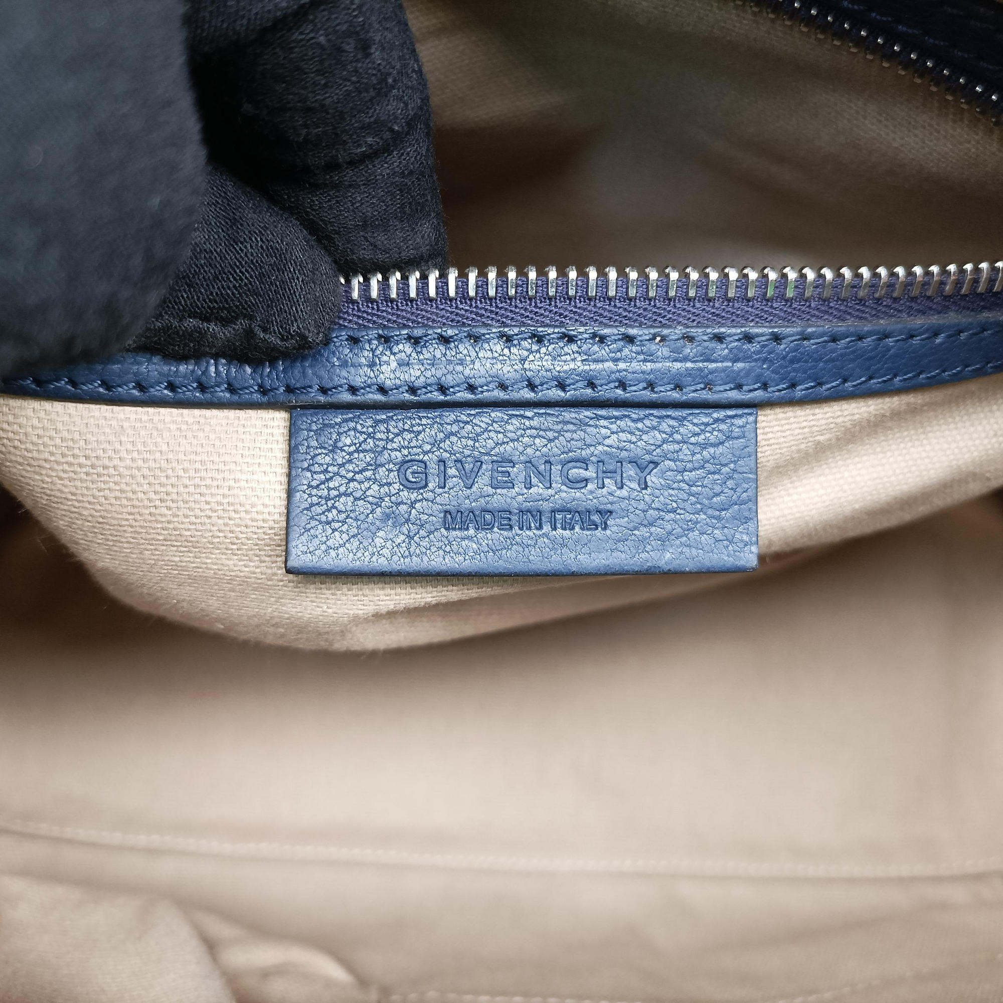 Pre-owned Givenchy Antigona Navy Leather  shoulderbag | stylenewstar