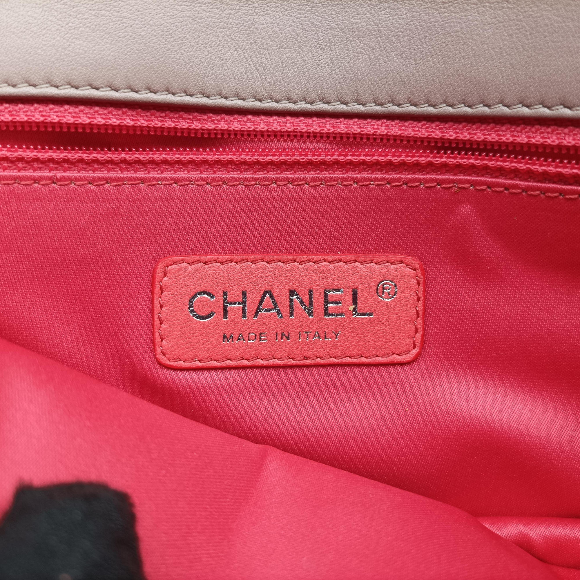 Pre-owned Chanel Lipstick Beige Enamel A66936 shoulderbag | stylenewstar