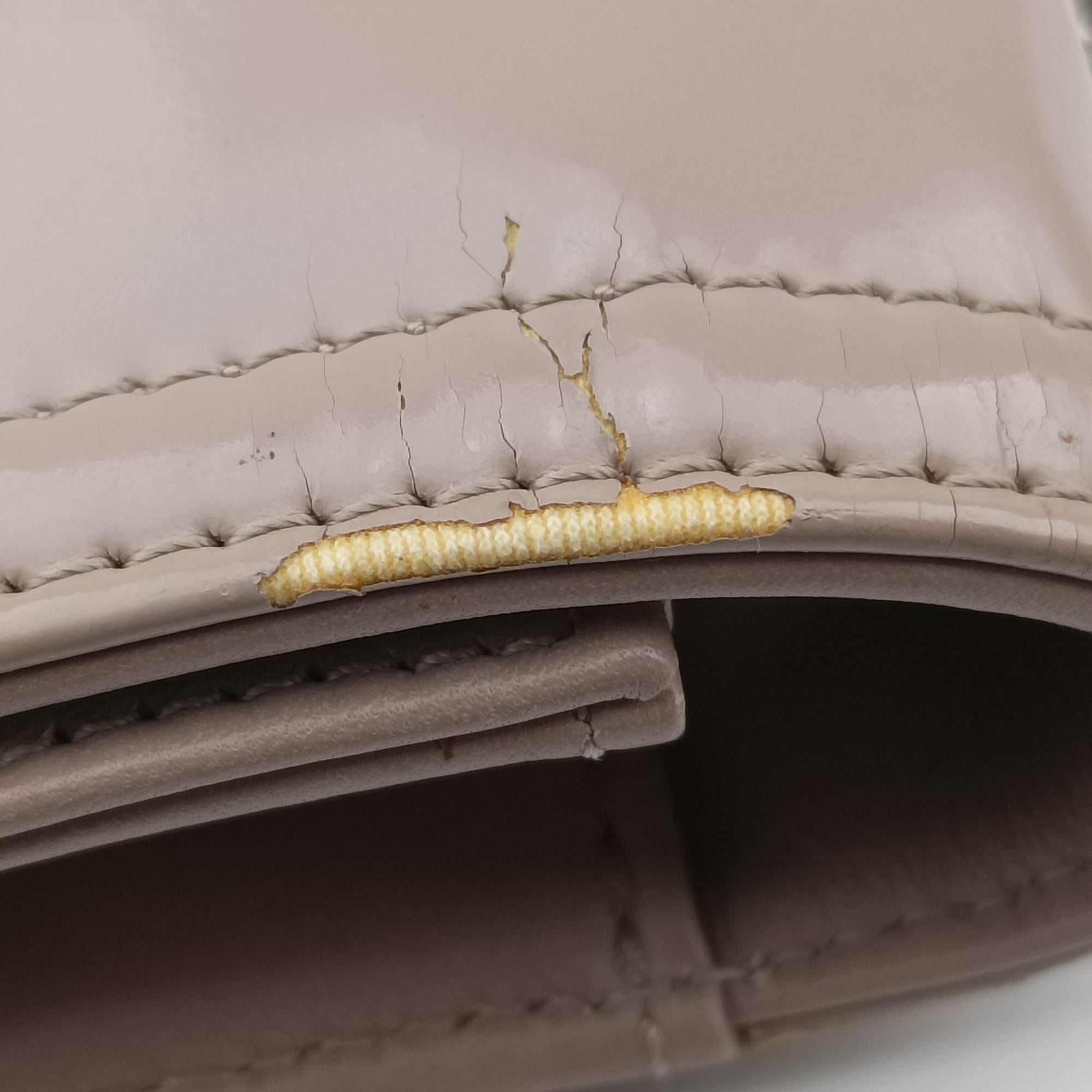 Pre-owned Chanel Lipstick Beige Enamel A66936 shoulderbag | stylenewstar