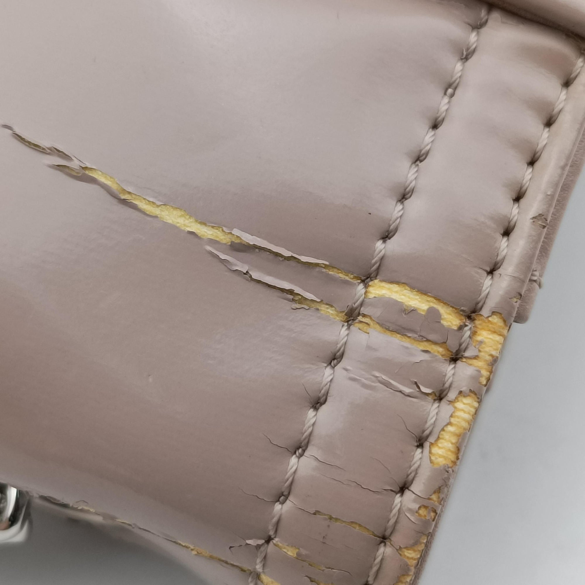 Pre-owned Chanel Lipstick Beige Enamel A66936 shoulderbag | stylenewstar