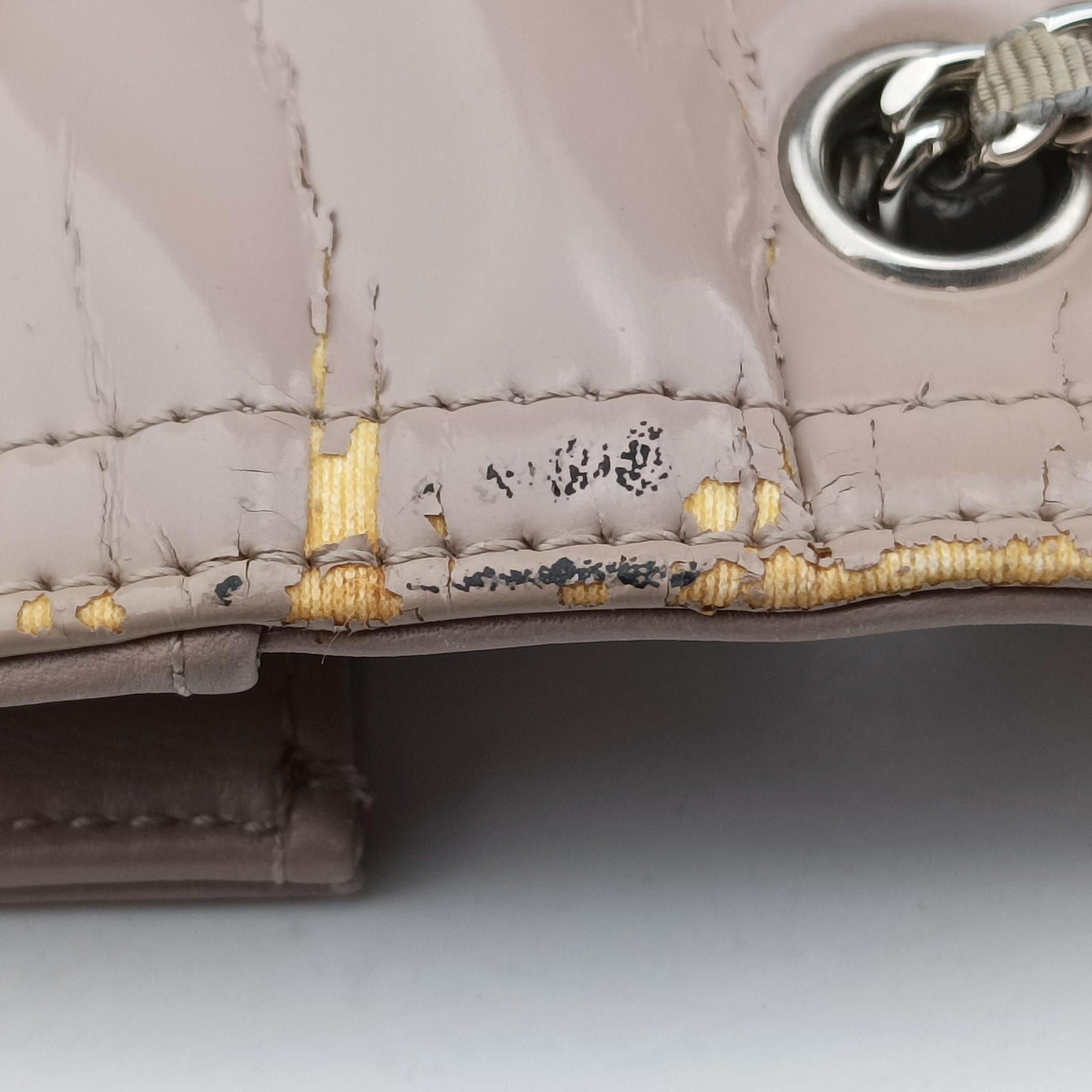 Pre-owned Chanel Lipstick Beige Enamel A66936 shoulderbag | stylenewstar