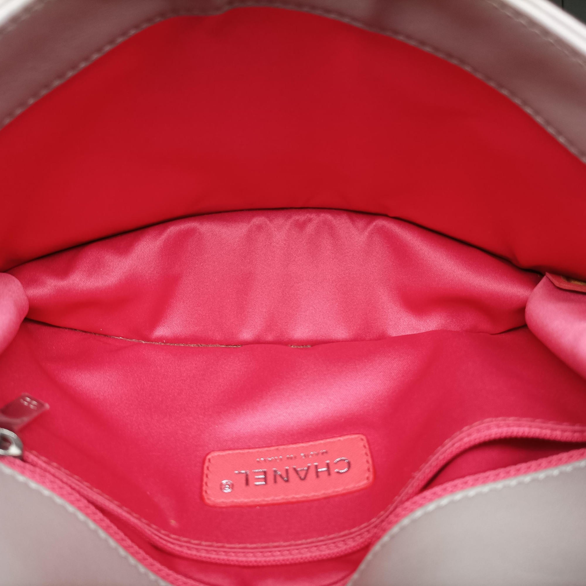 Pre-owned Chanel Lipstick Beige Enamel A66936 shoulderbag | stylenewstar