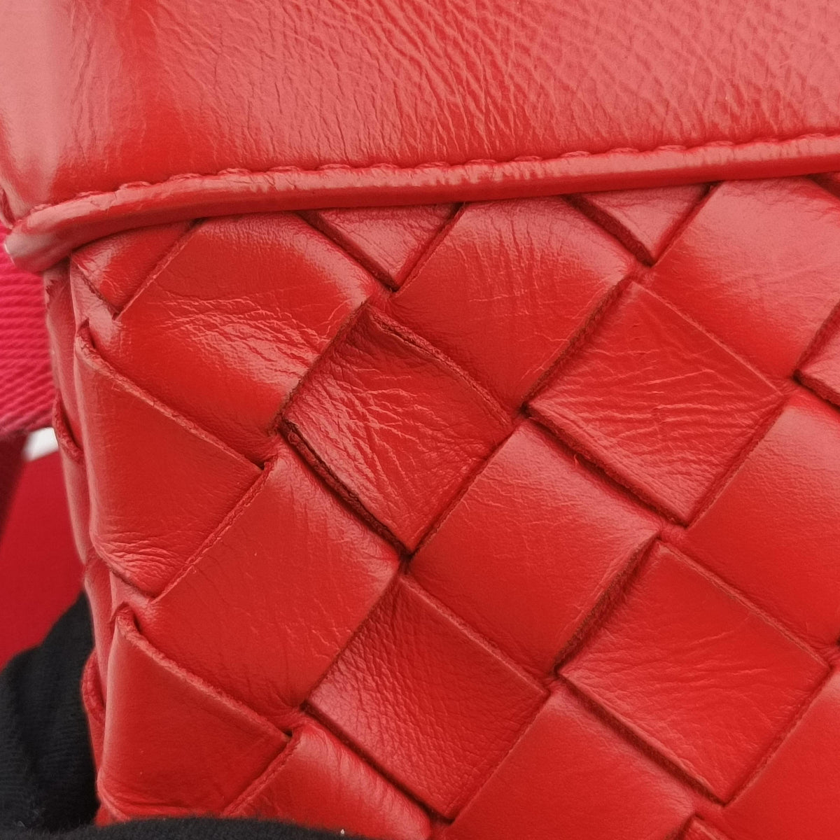 Pre-owned Bottega Veneta Intrecciato Red lambskin  shoulderbag | stylenewstar