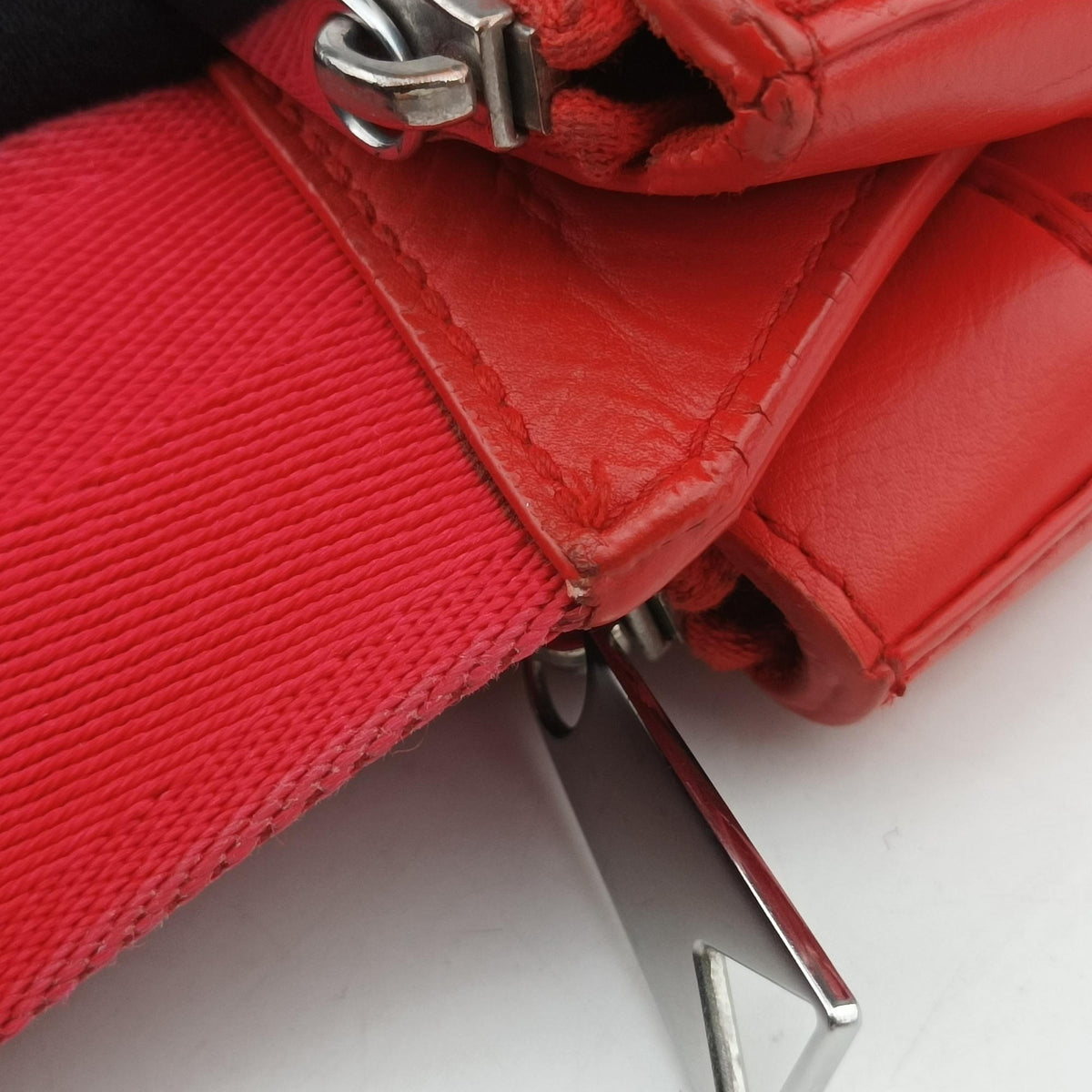 Pre-owned Bottega Veneta Intrecciato Red lambskin  shoulderbag | stylenewstar