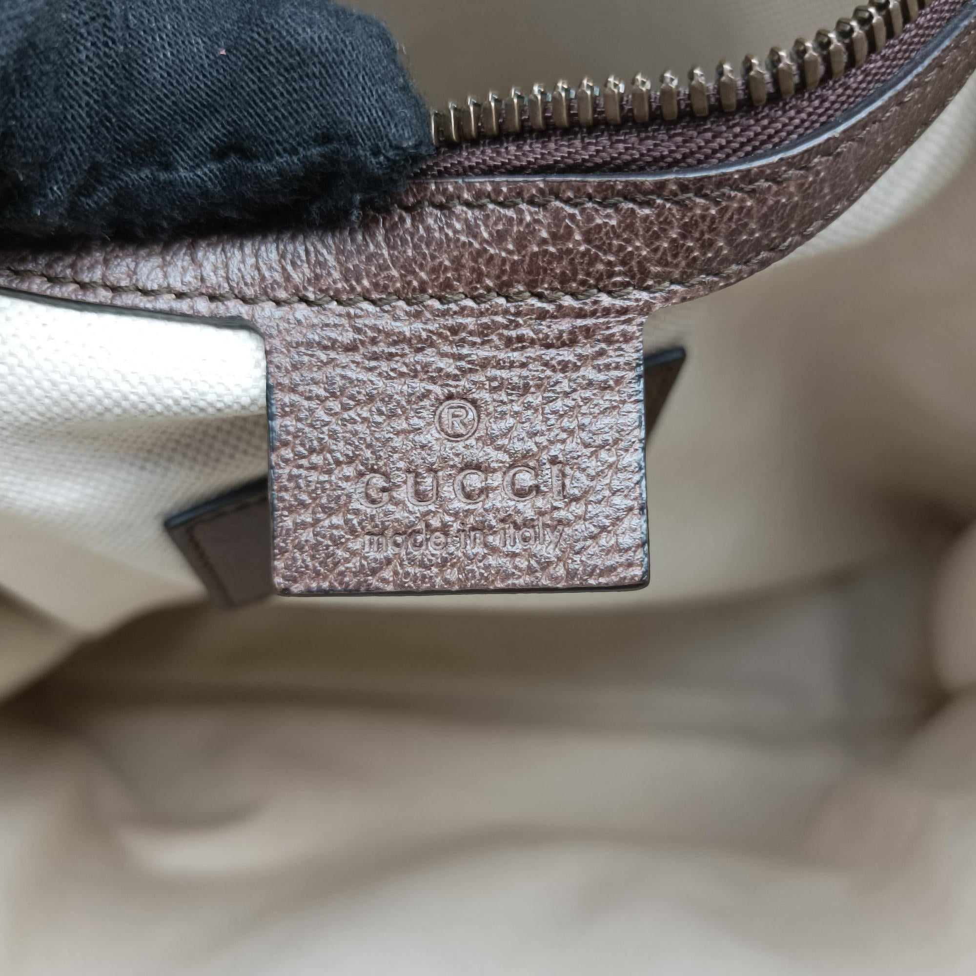 Vintage Gucci GG Supreme Bee Multicolour PVC coated canvas × suede 450950 shoulderbag | stylenewstar