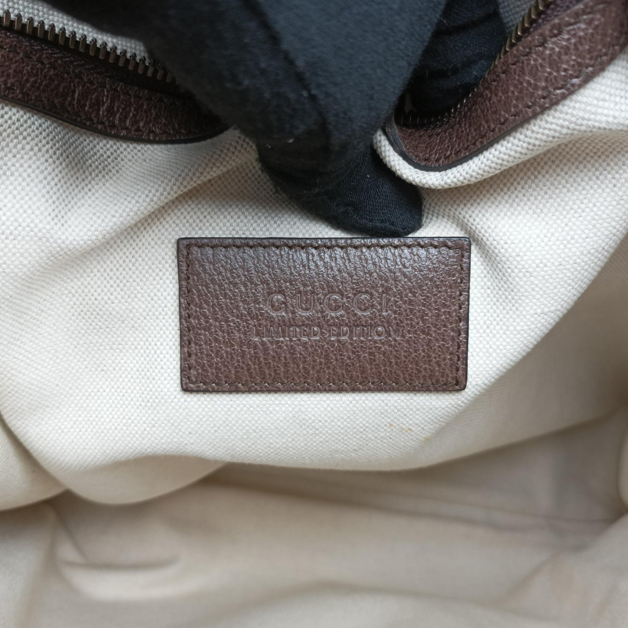 Vintage Gucci GG Supreme Bee Multicolour PVC coated canvas × suede 450950 shoulderbag | stylenewstar