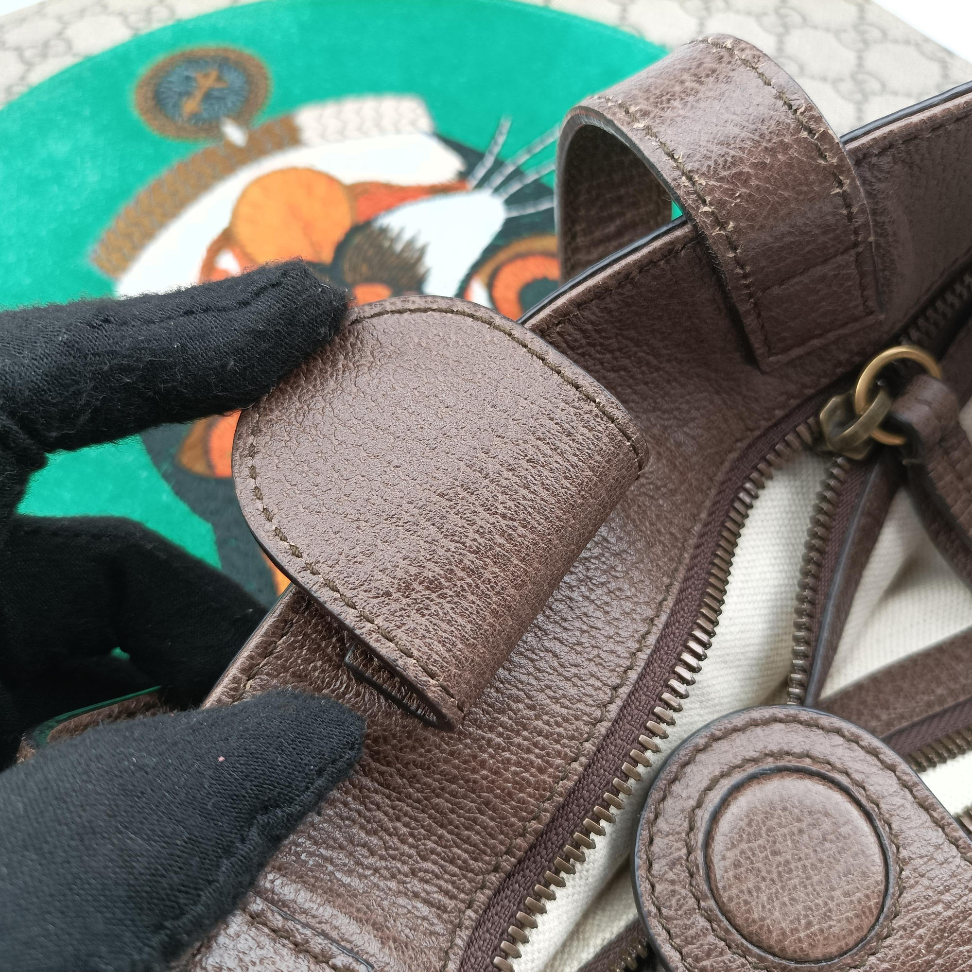 Vintage Gucci GG Supreme Bee Multicolour PVC coated canvas × suede 450950 shoulderbag | stylenewstar