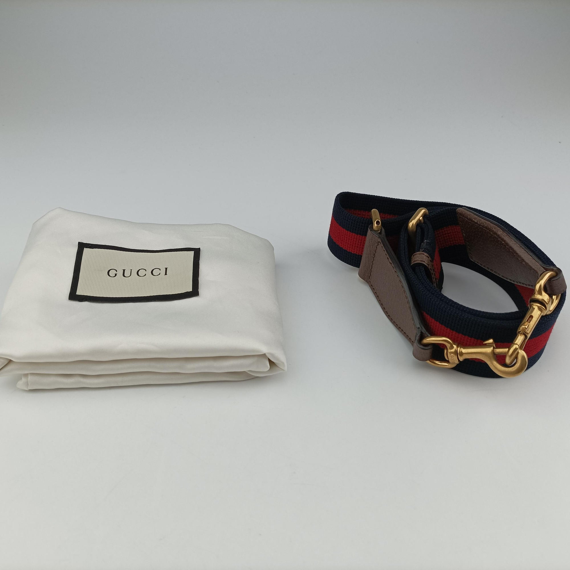 Vintage Gucci GG Supreme Bee Multicolour PVC coated canvas × suede 450950 shoulderbag | stylenewstar