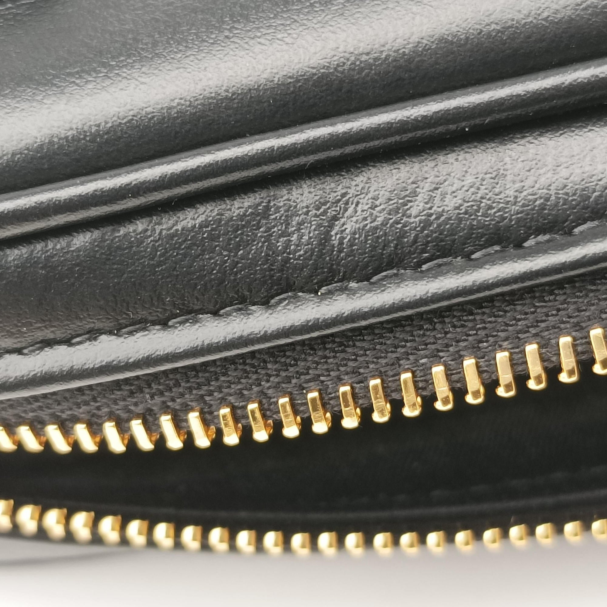 Pre-owned Miu Miu Logo belt Black leather  bum bag/waist bag | stylenewstar