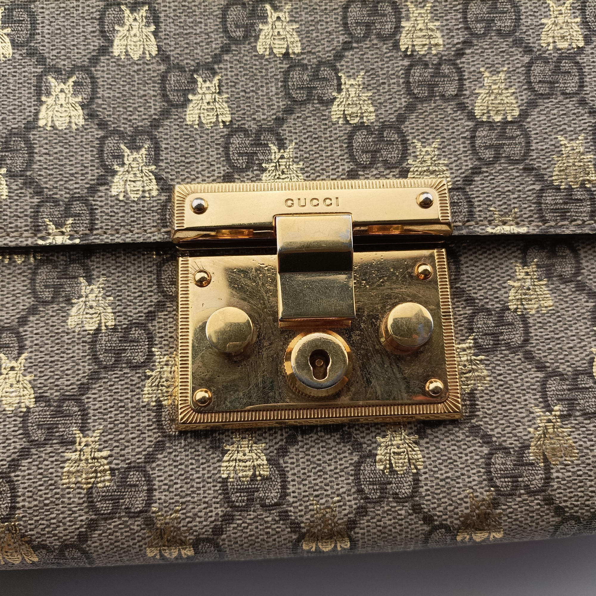 Pre-owned Gucci Padlock Beige x Black PVC coated canvas x Leather 409486 shoulderbag | stylenewstar